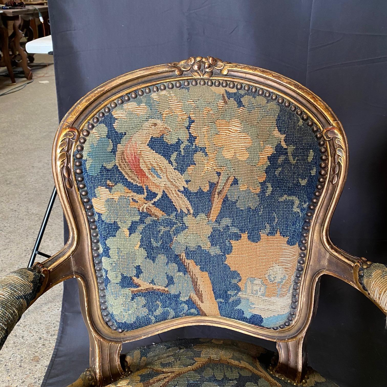XIX secolo Set di 4 poltrone antiche Luigi XV con arazzo a forma di uccello in vendita