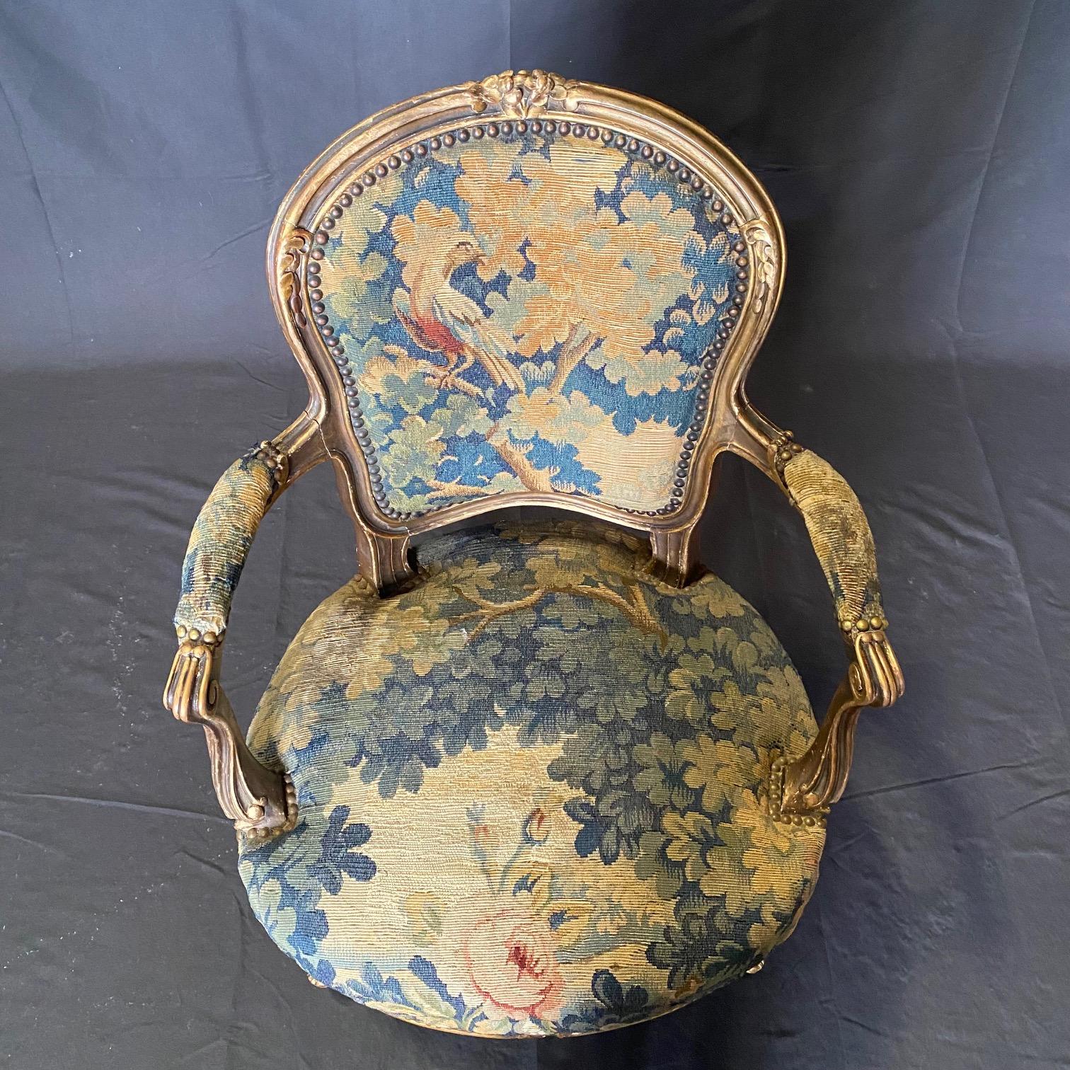 Arazzo Set di 4 poltrone antiche Luigi XV con arazzo a forma di uccello in vendita