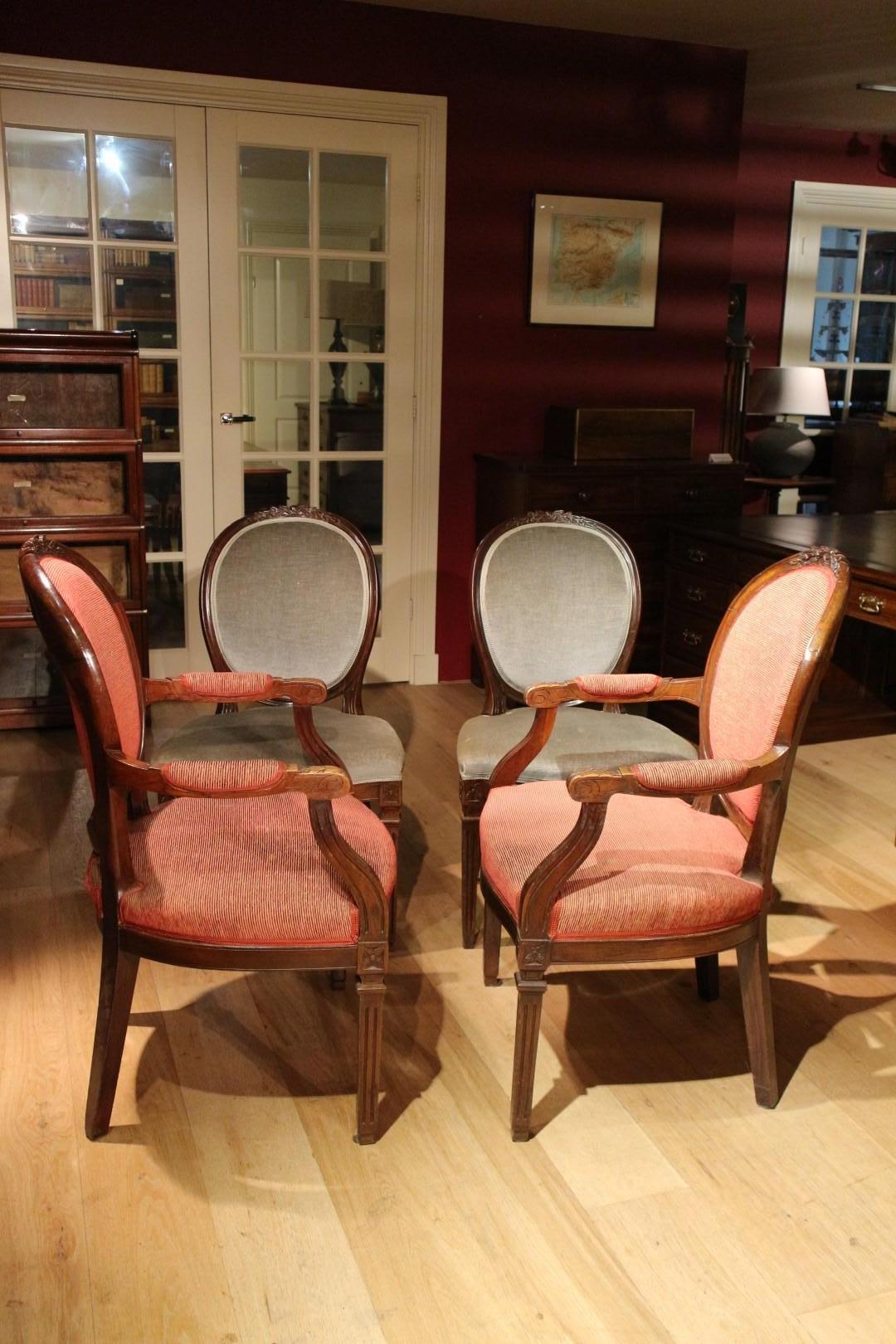 Set of 4 antique mahogany dining room chairs Louis Seize 1780-1810 For Sale 4