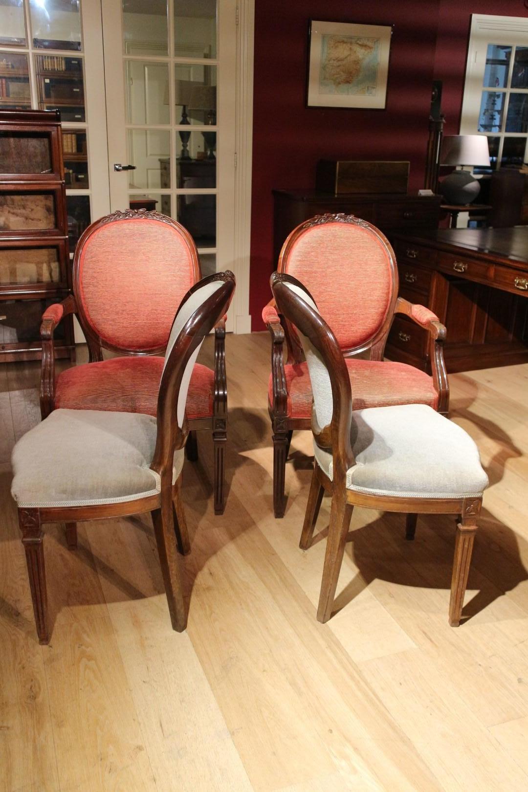 French Set of 4 antique mahogany dining room chairs Louis Seize 1780-1810 For Sale