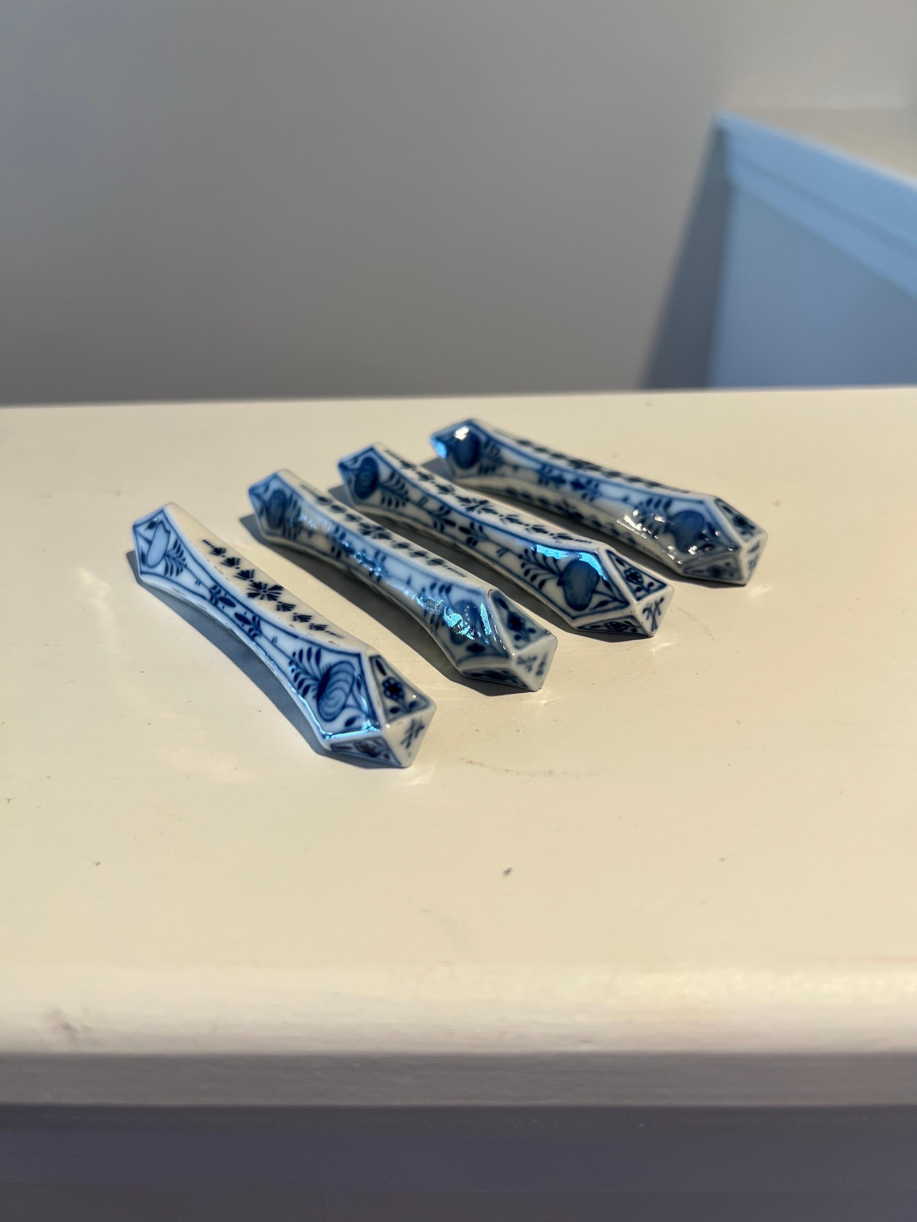 Meissen (German, founded 1710), circa late 19th century. 

A set of 4 antique Meissen blue onion pattern knife rests. Each marked appropriately. 