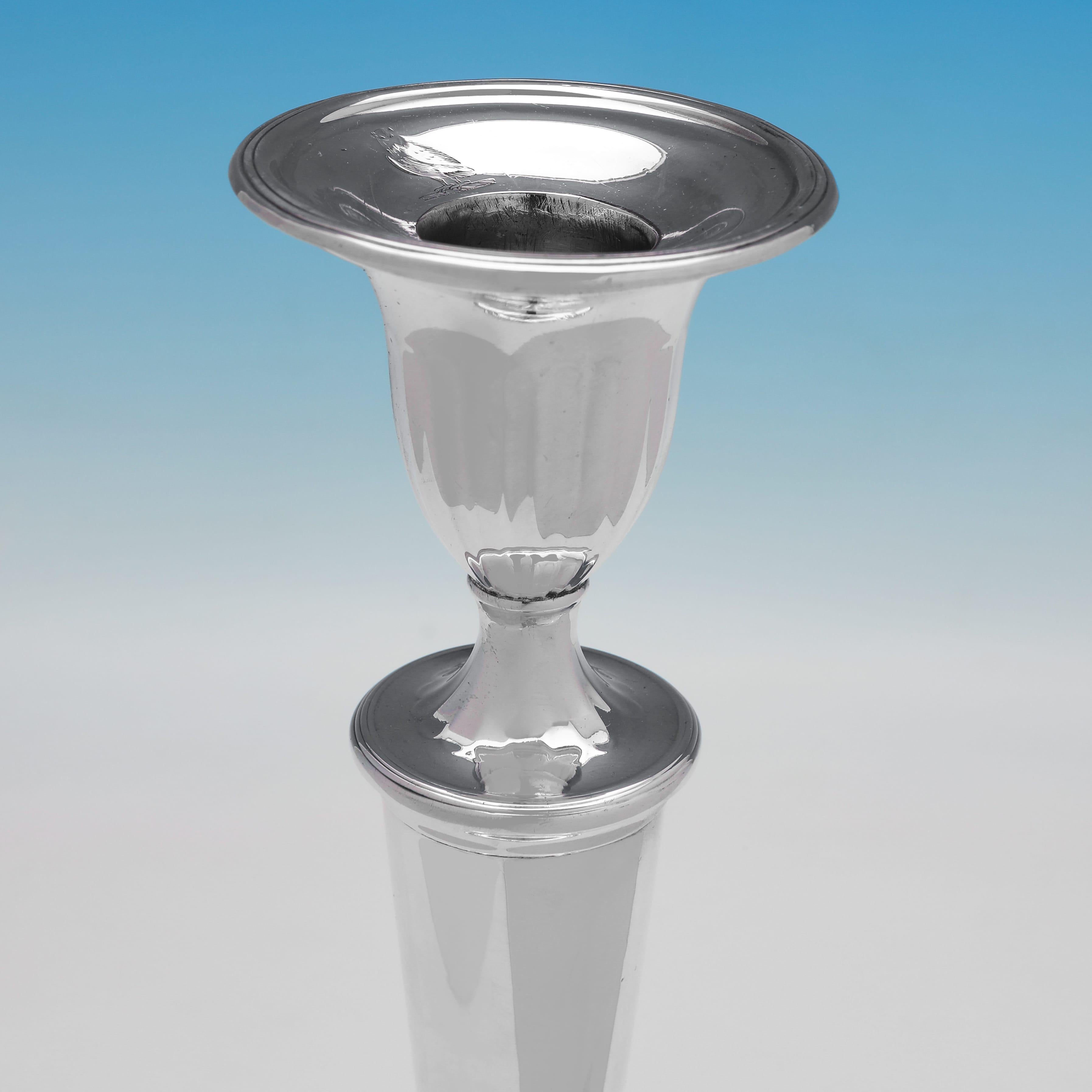 Set of 4 antique neoclassical sterling silver candlesticks - Sheffield 1786 In Good Condition For Sale In London, London