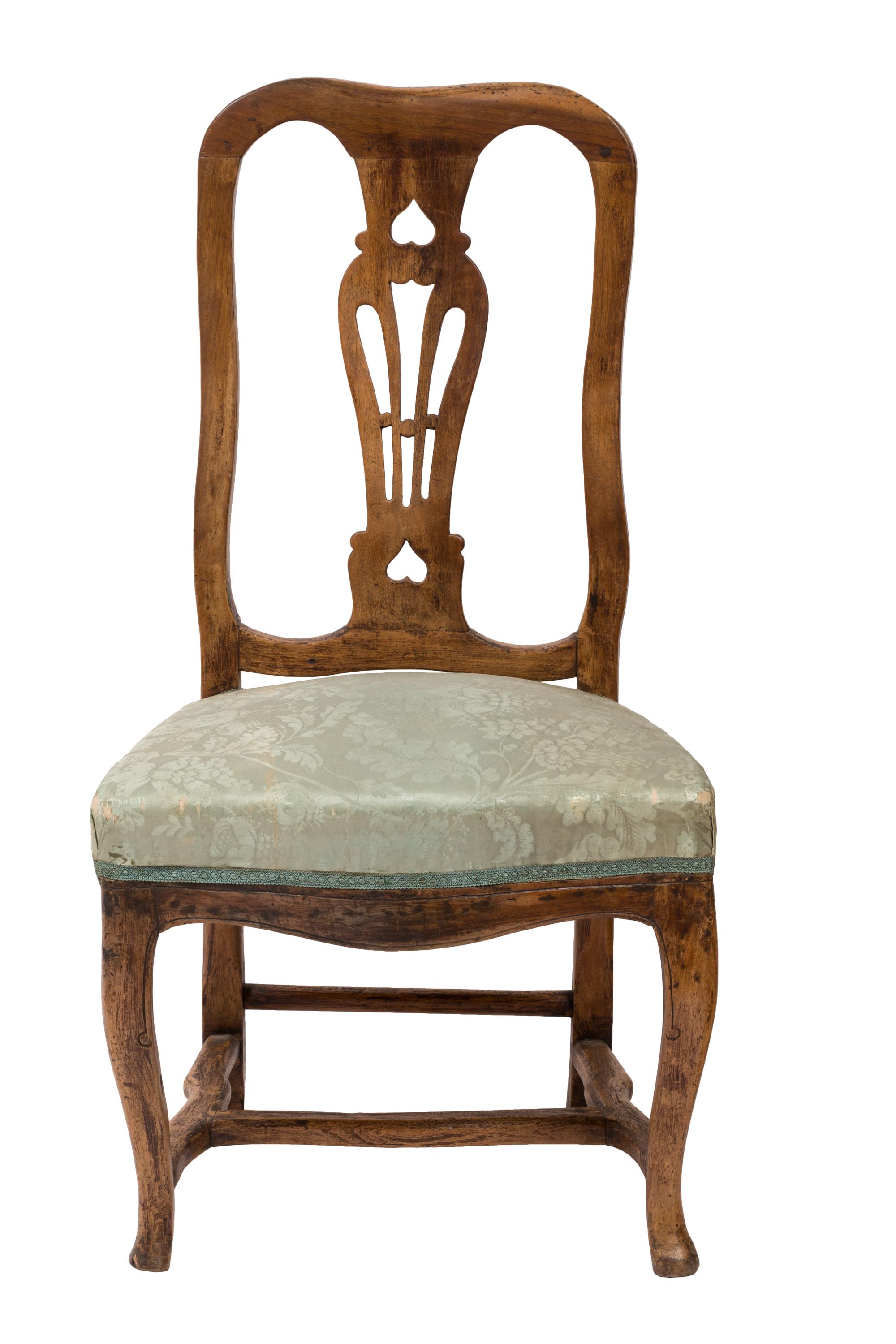 Satz von 4 antiken Queen Anne-Beistellstühlen, handgeschnitztes Holz, Original-Seidenstoff im Angebot 3