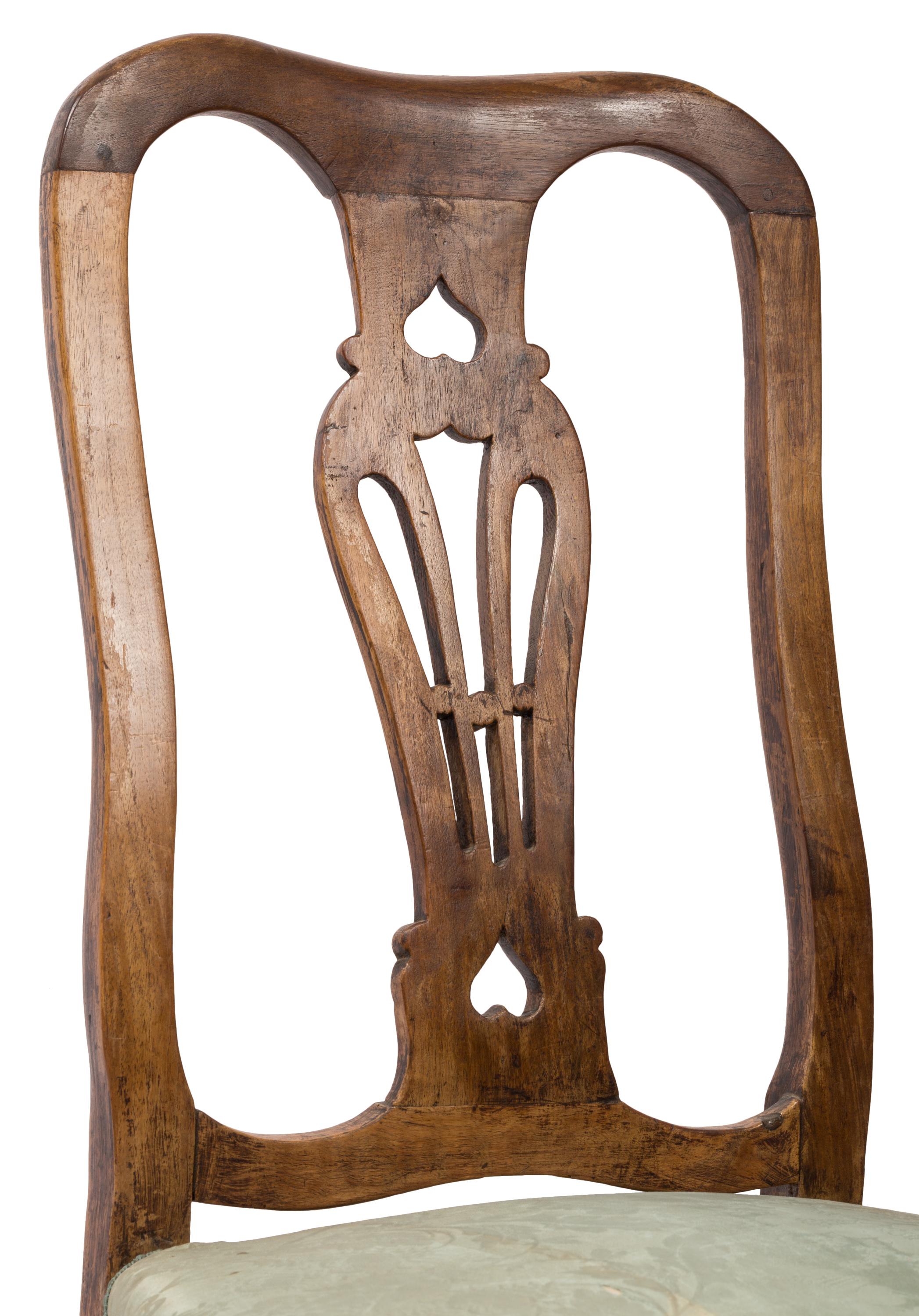 Satz von 4 antiken Queen Anne-Beistellstühlen, handgeschnitztes Holz, Original-Seidenstoff im Angebot 4