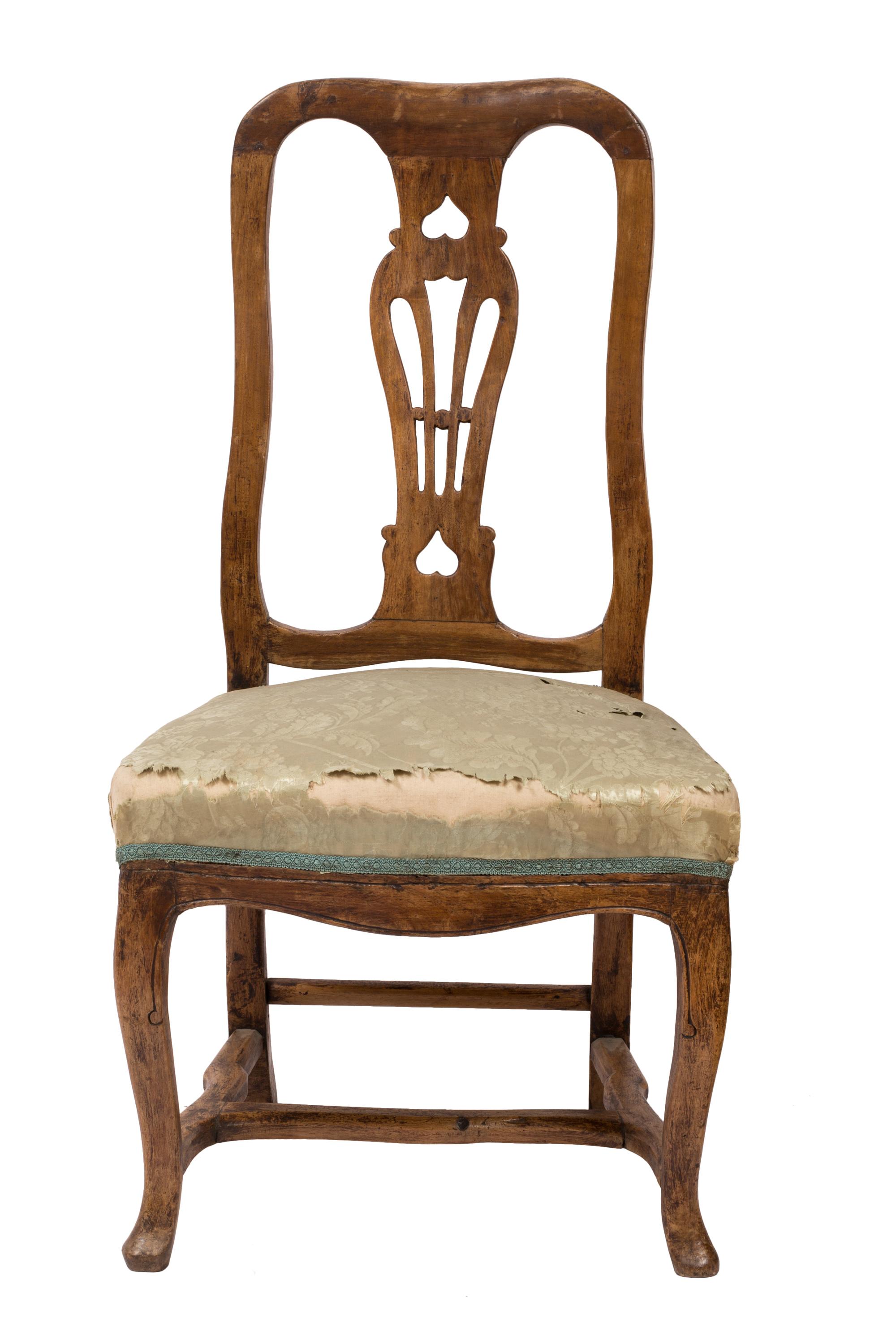 Satz von 4 antiken Queen Anne-Beistellstühlen, handgeschnitztes Holz, Original-Seidenstoff im Angebot 1
