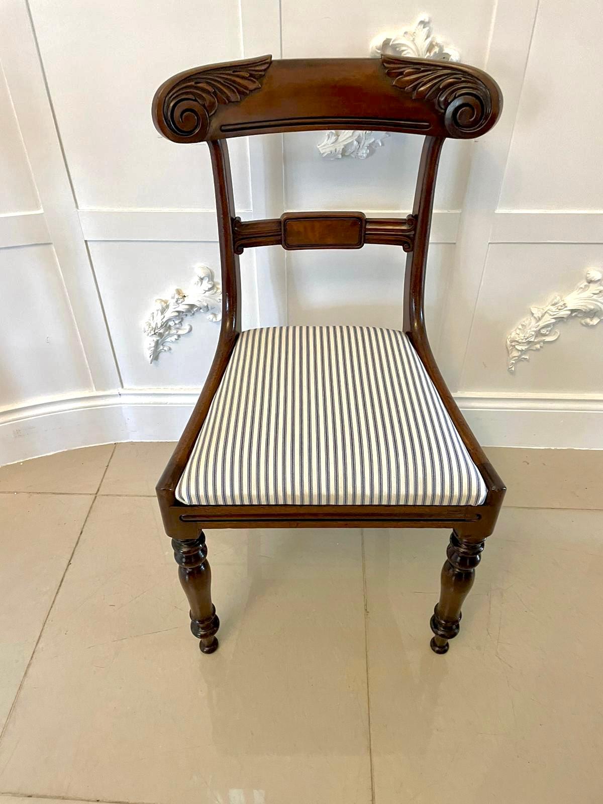 XIXe siècle Ensemble de 4 chaises de salle à manger anciennes de qualité Regency en acajou en vente