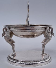 Juego de 4 saleros antiguos de plata del Imperio ruso con soportes en forma de cisne
