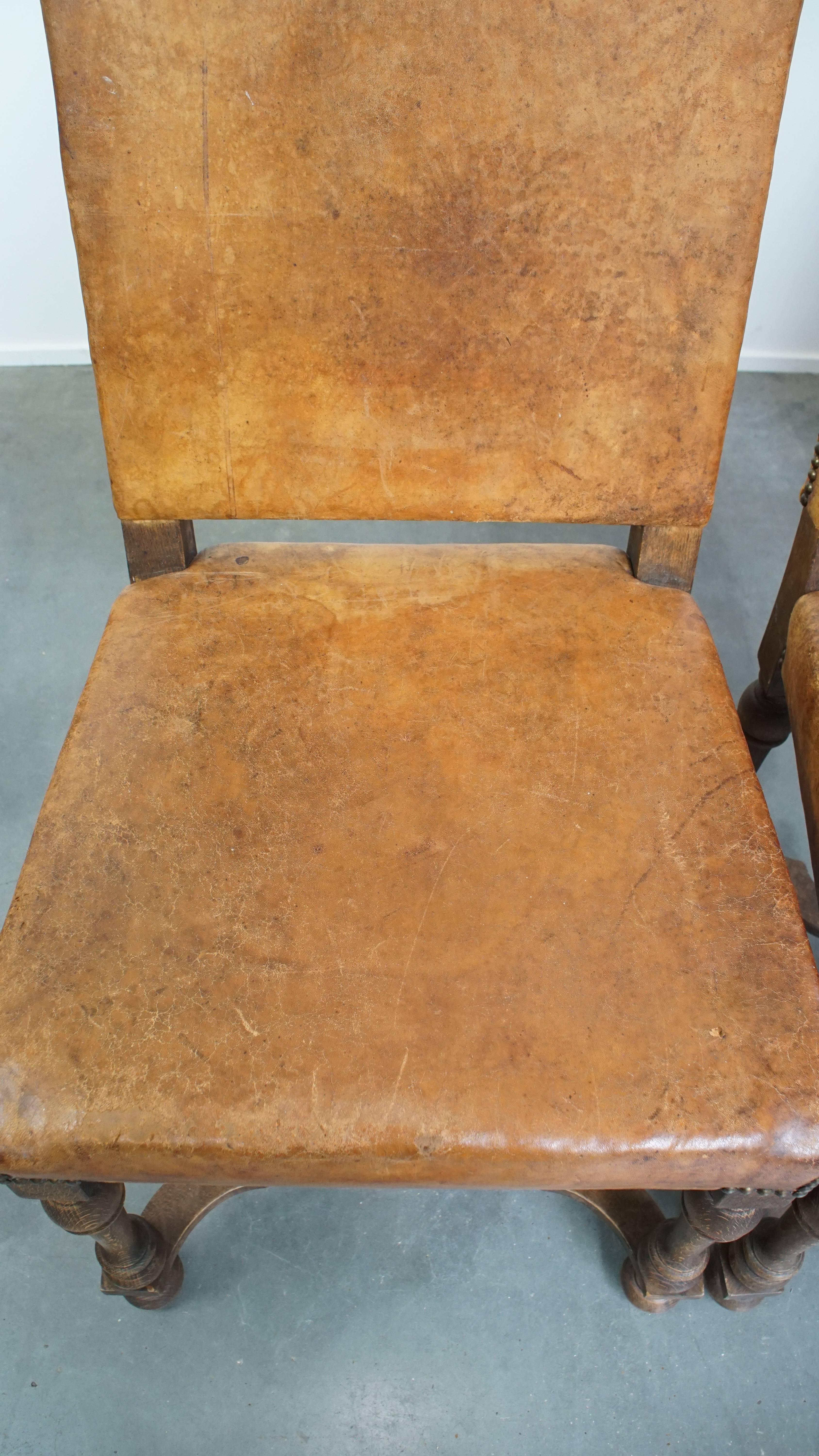 XIXe siècle Ensemble de 4 chaises de salle à manger anciennes en bois et cuir de mouton en vente