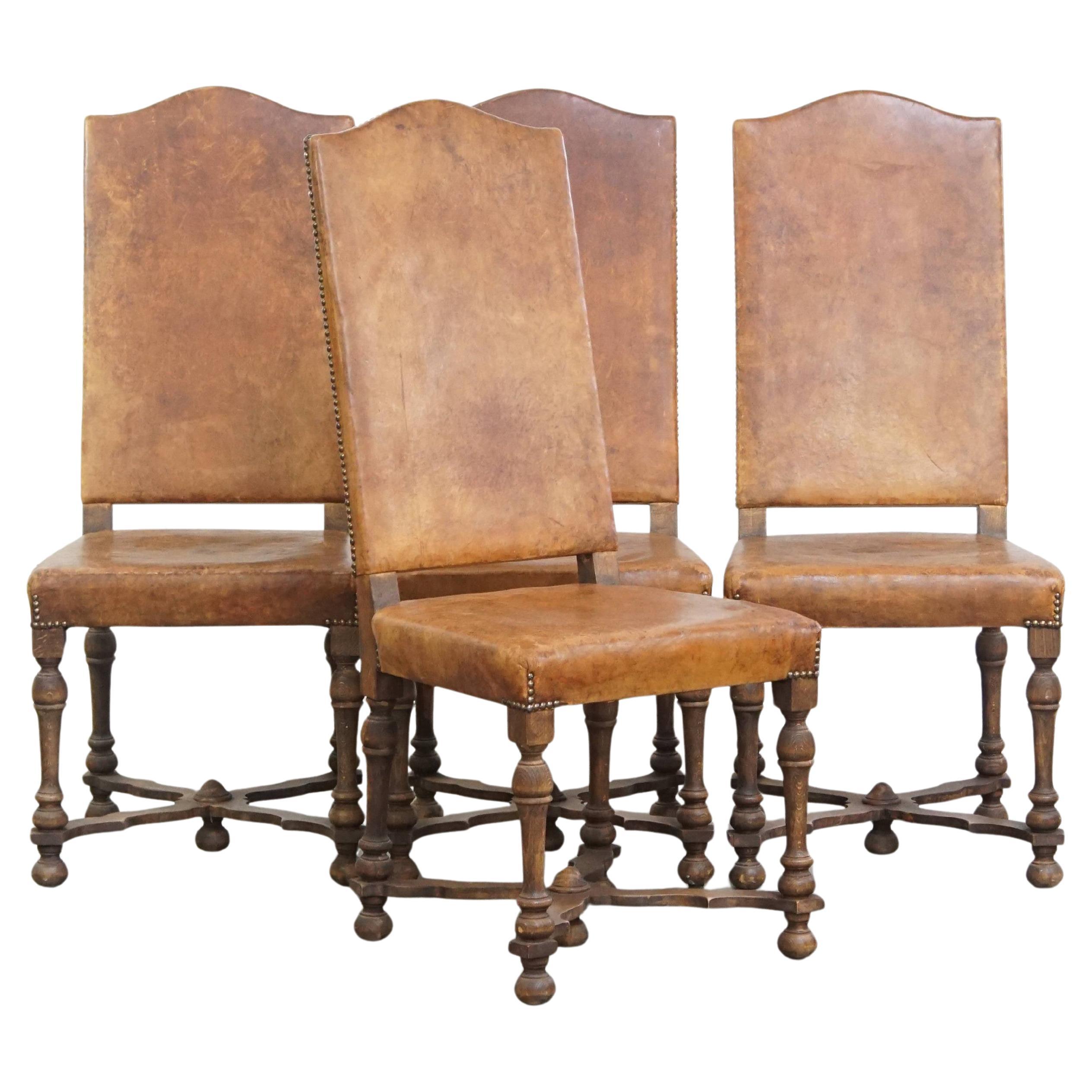 Ensemble de 4 chaises de salle à manger anciennes en bois et cuir de mouton en vente