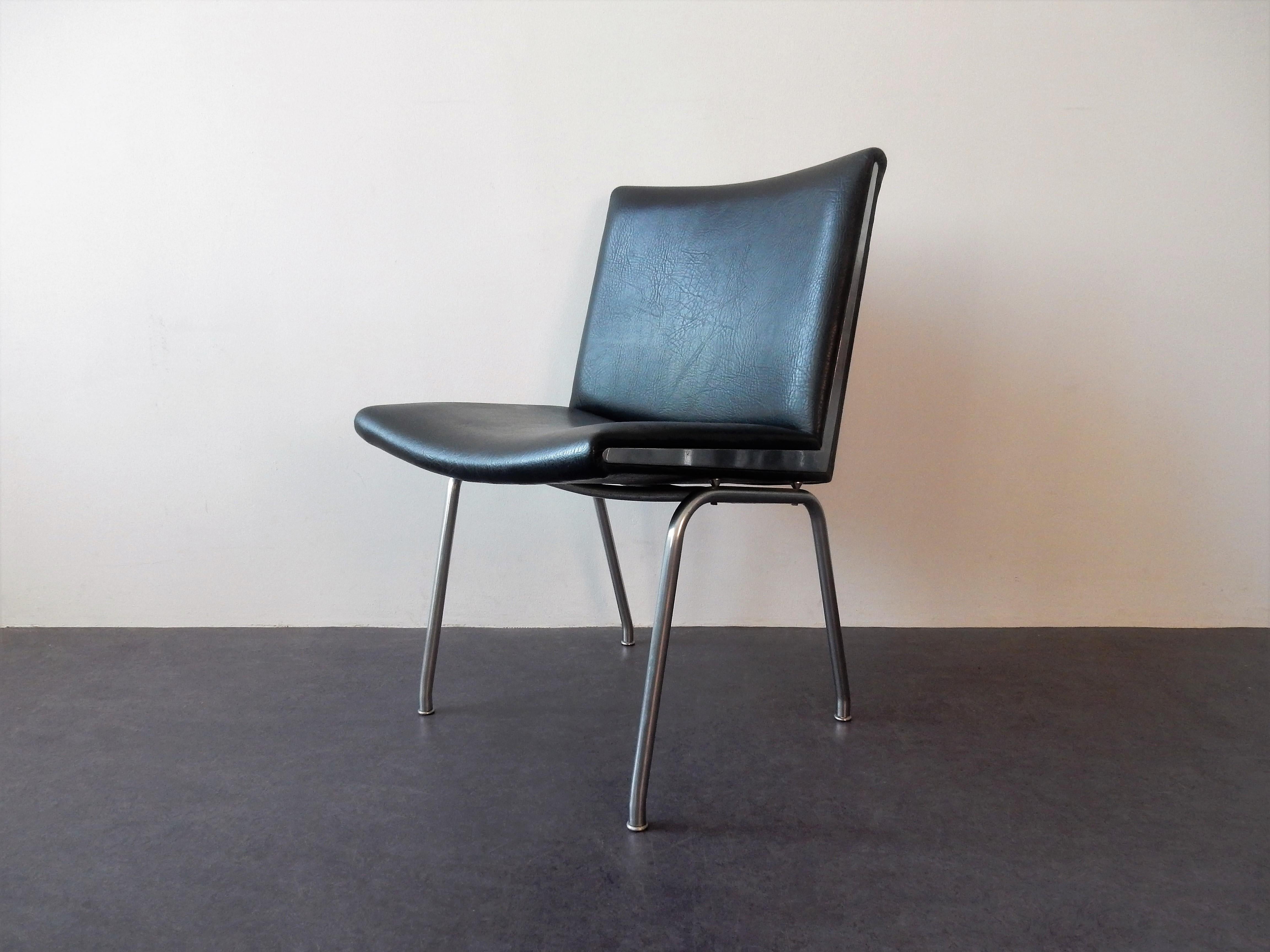 The Airport chair, model AP40, is a design from 1959 by Hans J. Wegner for the Kastrup Airport in Copenhagen. It was produced by the company AP Stolen. These chairs are made of chrome-plated steel with black artificial leather. They are in a very