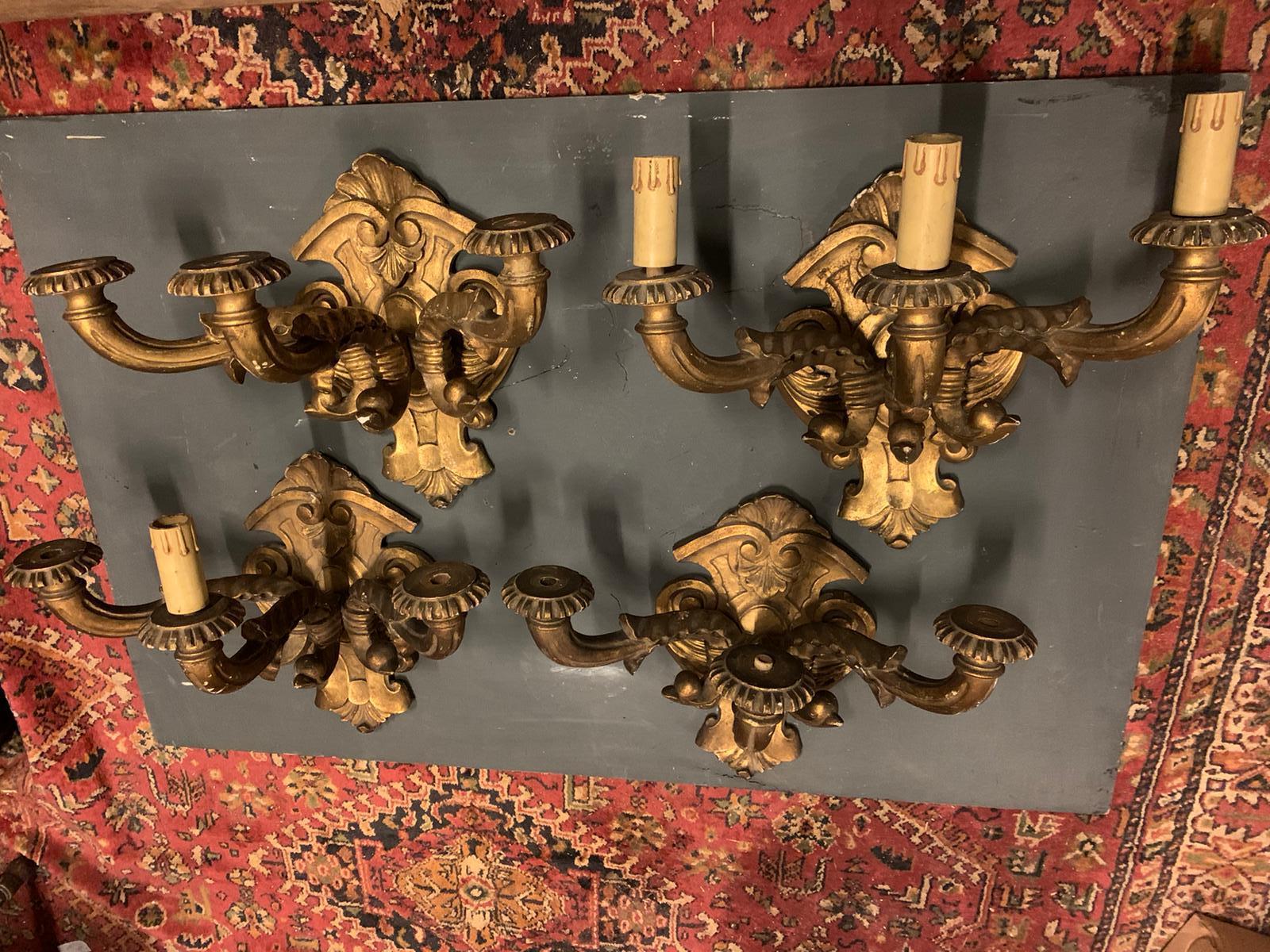 italien Ensemble de 4 appliques en bois doré et sculpté, Vintage Italy en vente
