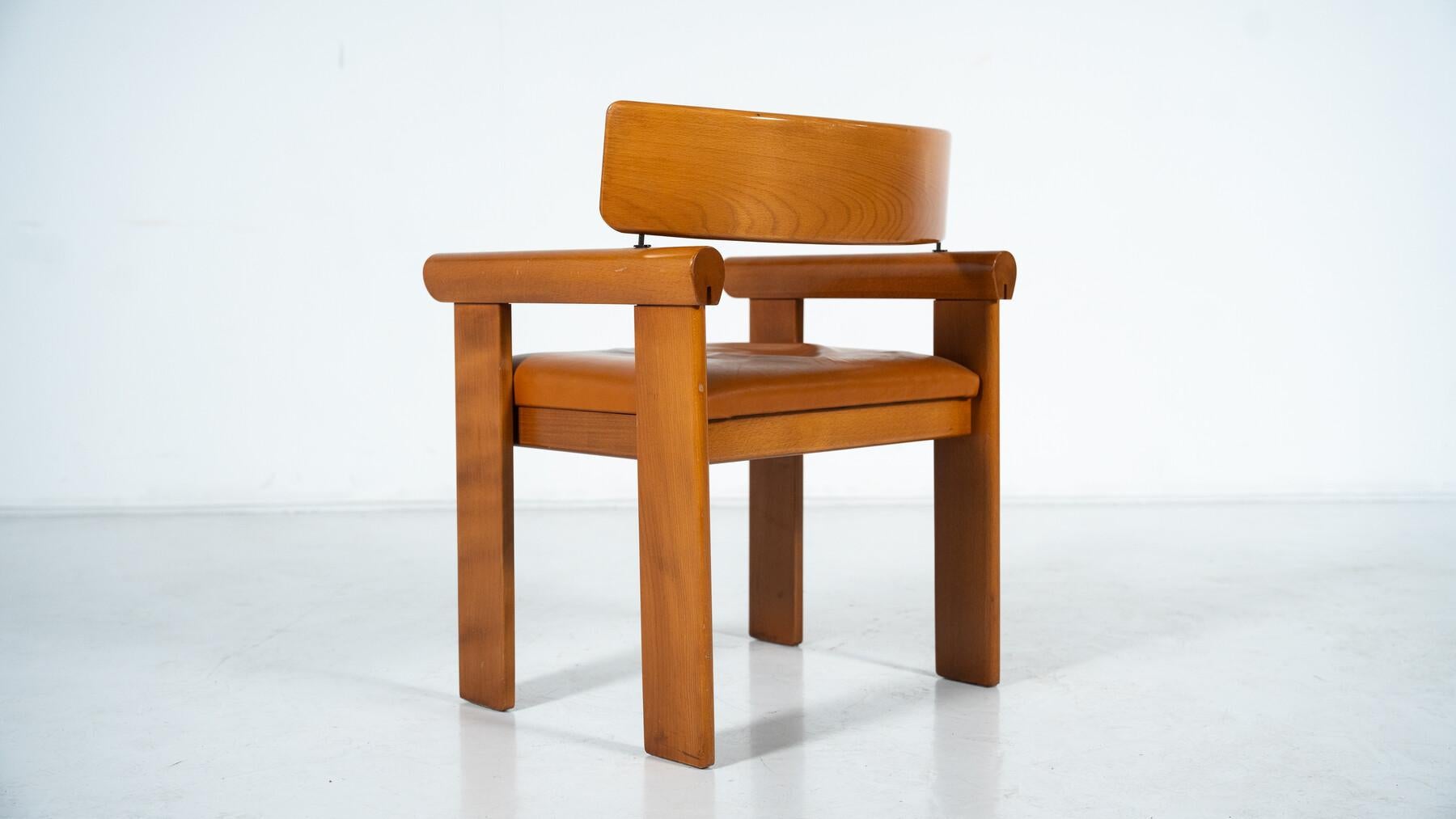Ensemble de 4 fauteuils architecturaux, cuir cognac, Italie en vente 7