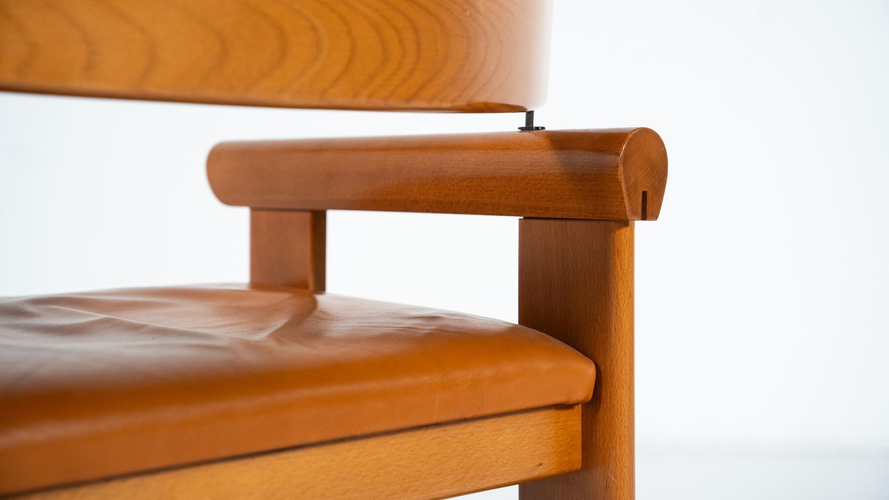 Milieu du XXe siècle Ensemble de 4 fauteuils architecturaux, cuir cognac, Italie en vente