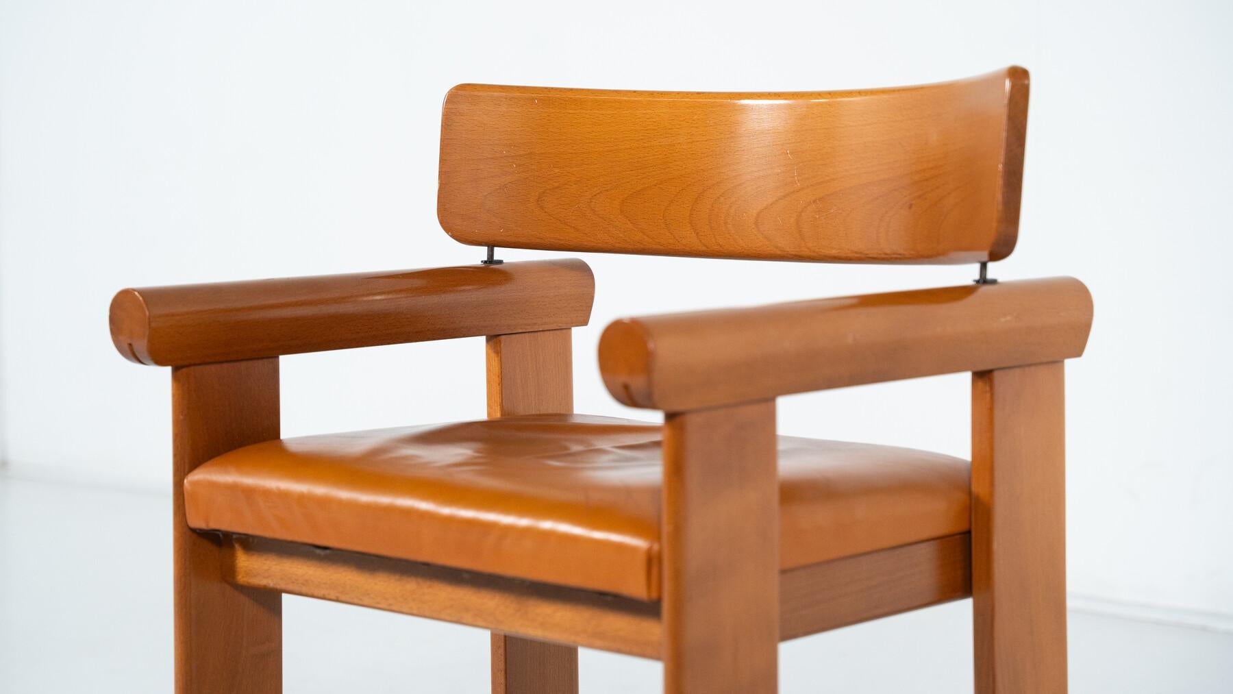 Ensemble de 4 fauteuils architecturaux, cuir cognac, Italie en vente 1