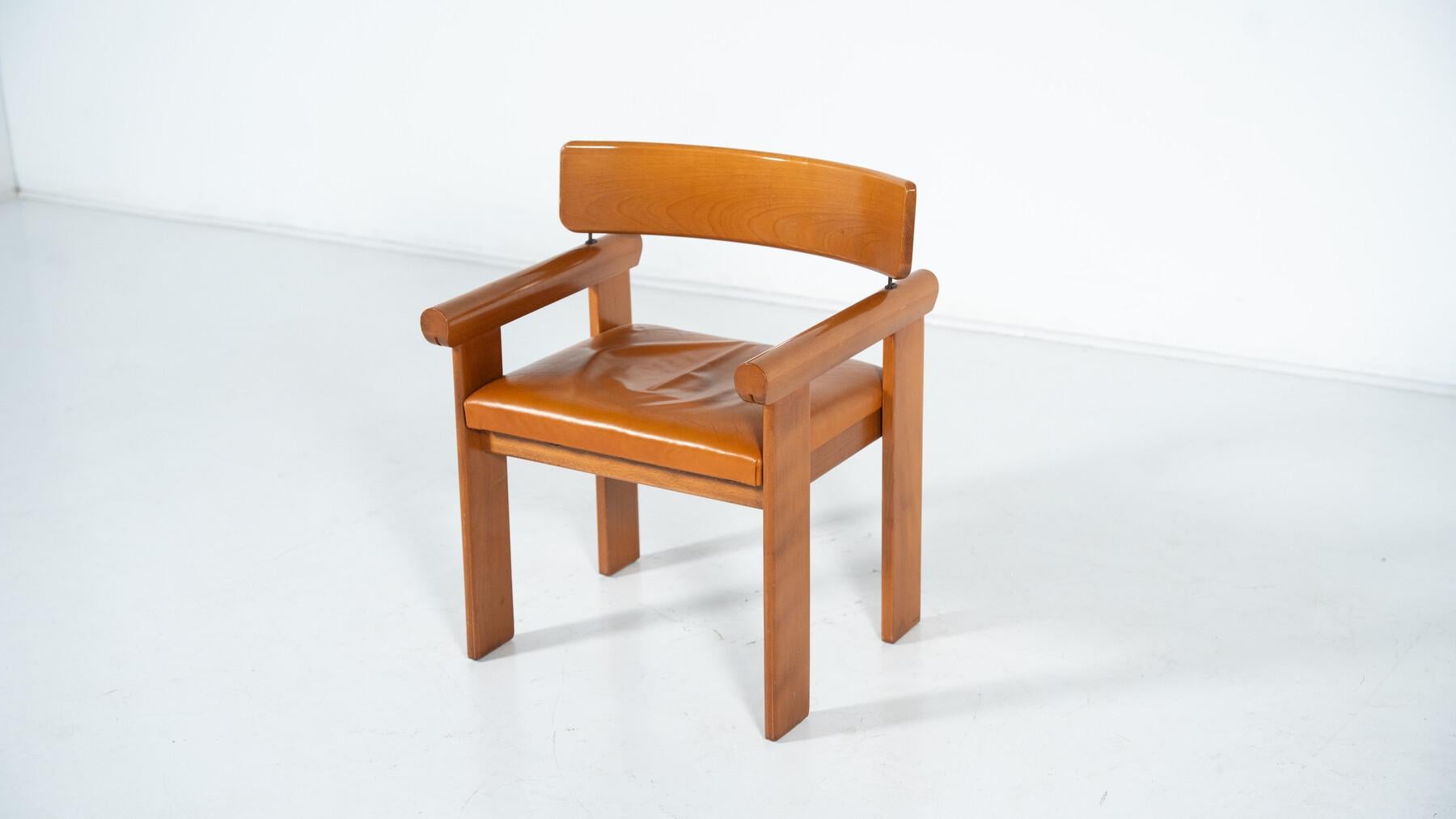 Ensemble de 4 fauteuils architecturaux, cuir cognac, Italie en vente 2