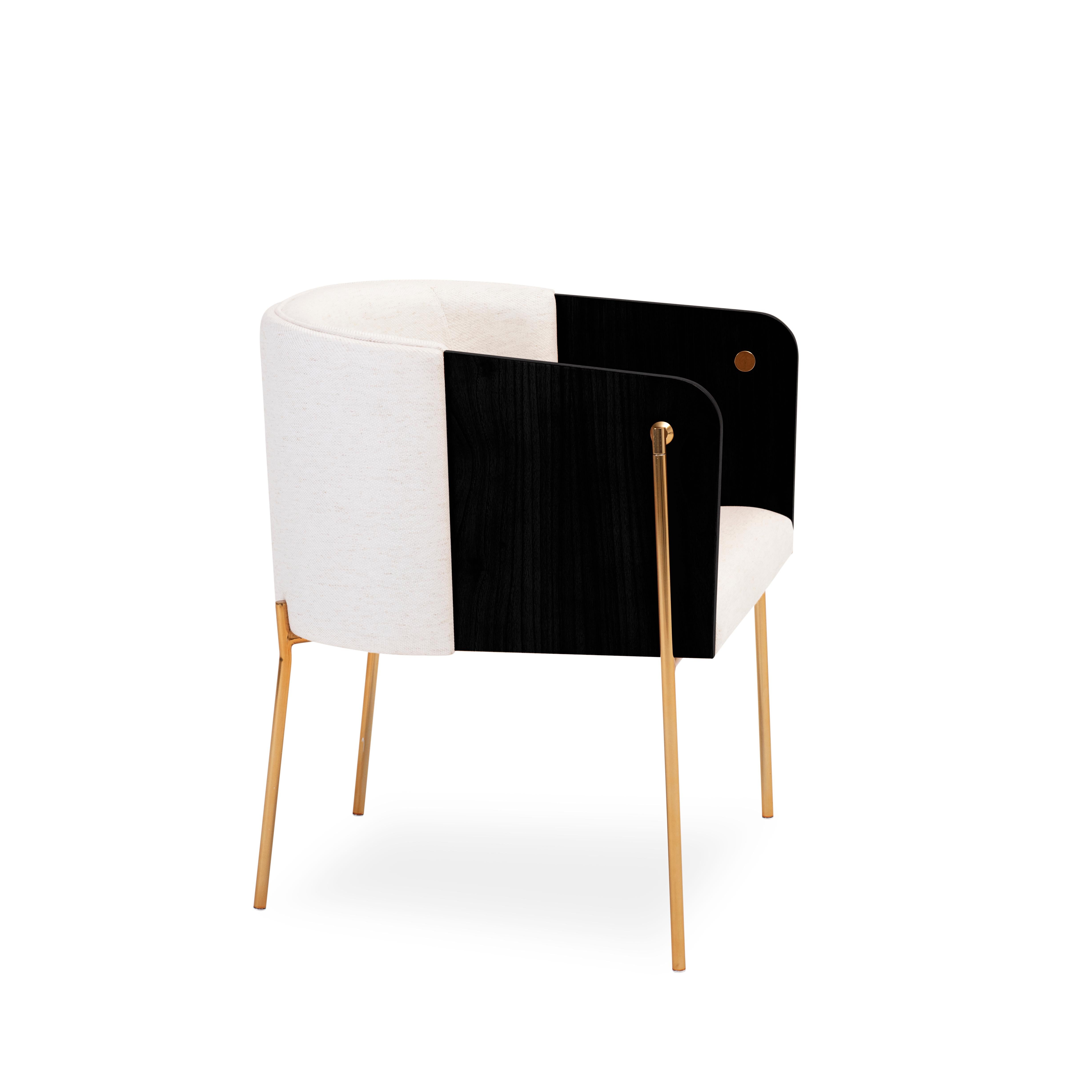 Moderne Lot de 4 fauteuils en bois noir multi-laminé tapissé  Quatre pieds dorés en vente
