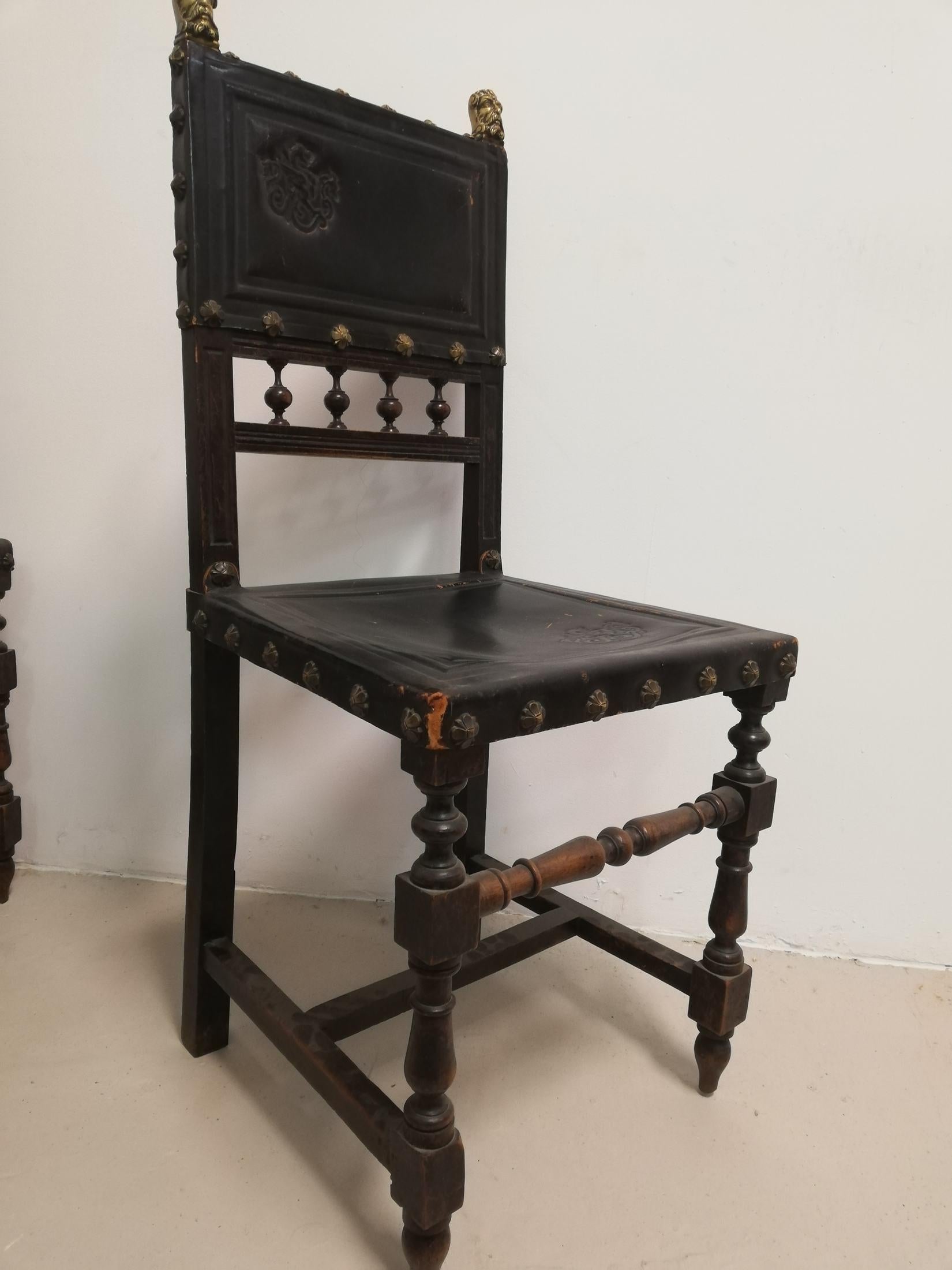 Set aus 4 Sesseln aus dem 19. Jahrhundert im Louis-XVI.-Stil der Rennaisance im Zustand „Gut“ im Angebot in Madrid, ES