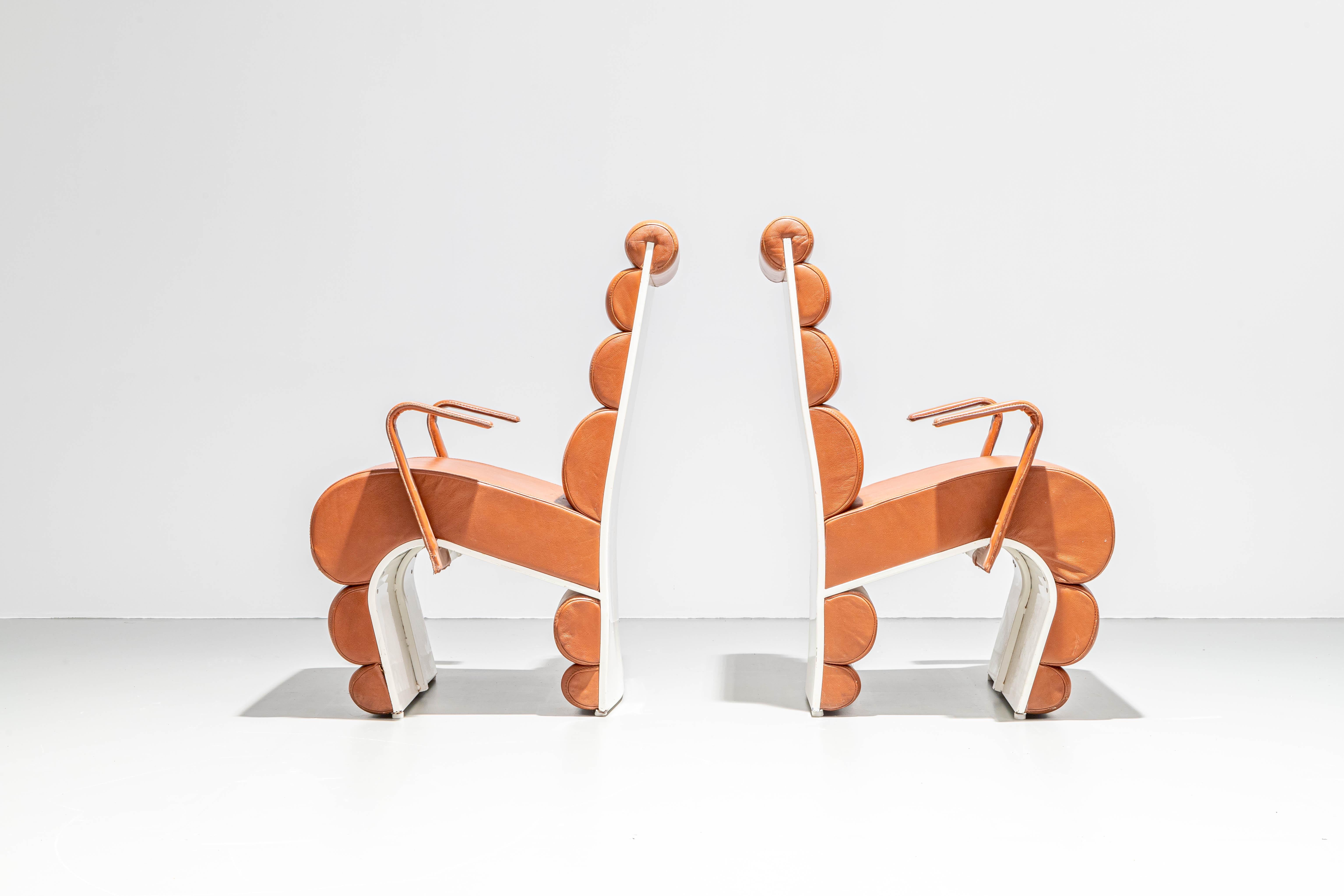 Métal Ensemble de 4 fauteuils en métal et cuir, France, années 1970 en vente
