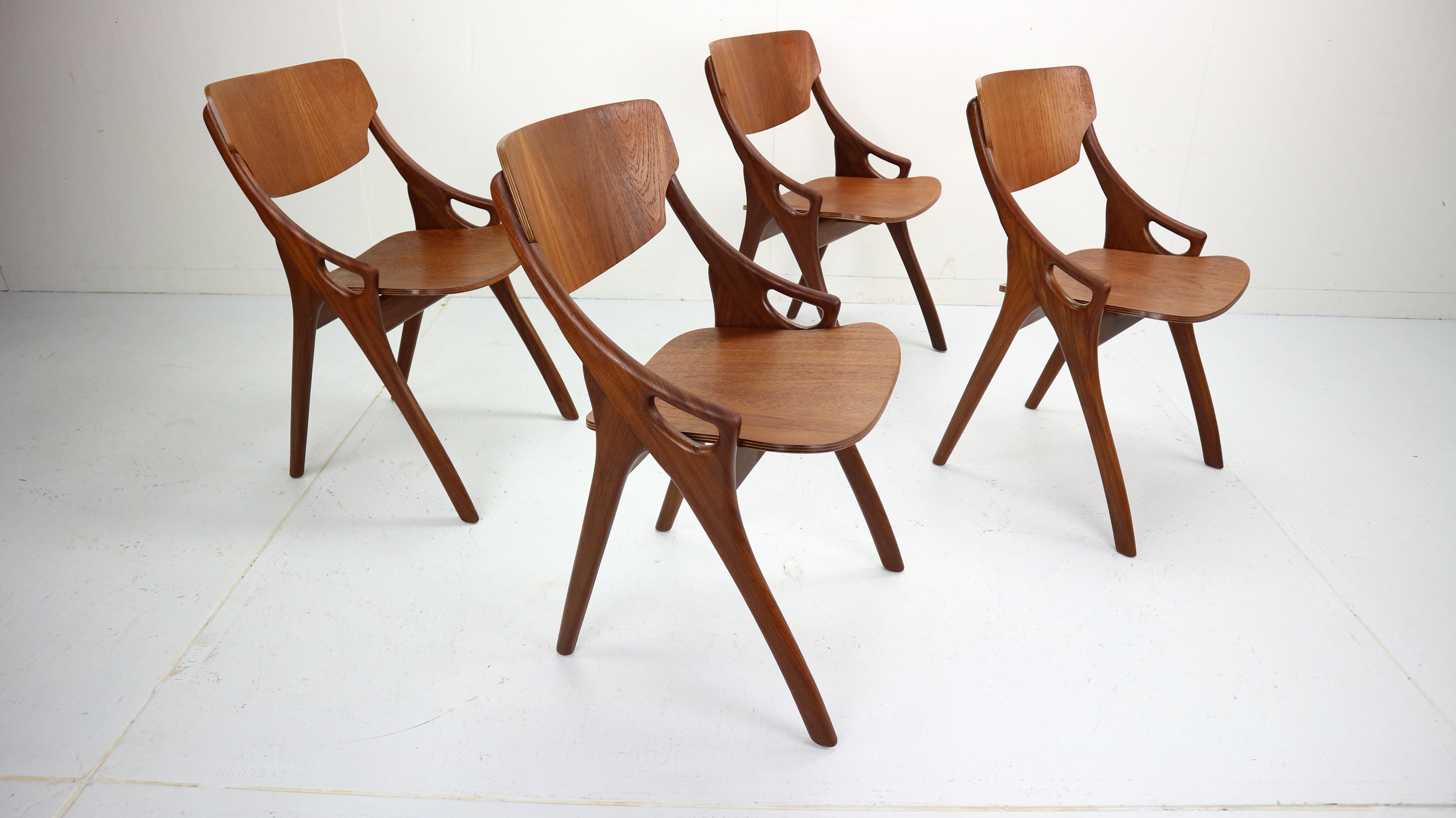 Arne Hovmand-Olsen for Mogens Kold Møbelfabrik, set of four dining chairs. Model 71, teak wood, Denmark, 1959.

This sculptural set of four dining chairs is designed by the Dane Arne Hovmand-Olsen for Mogens Kold Møbelfabrik. 
The chairs are