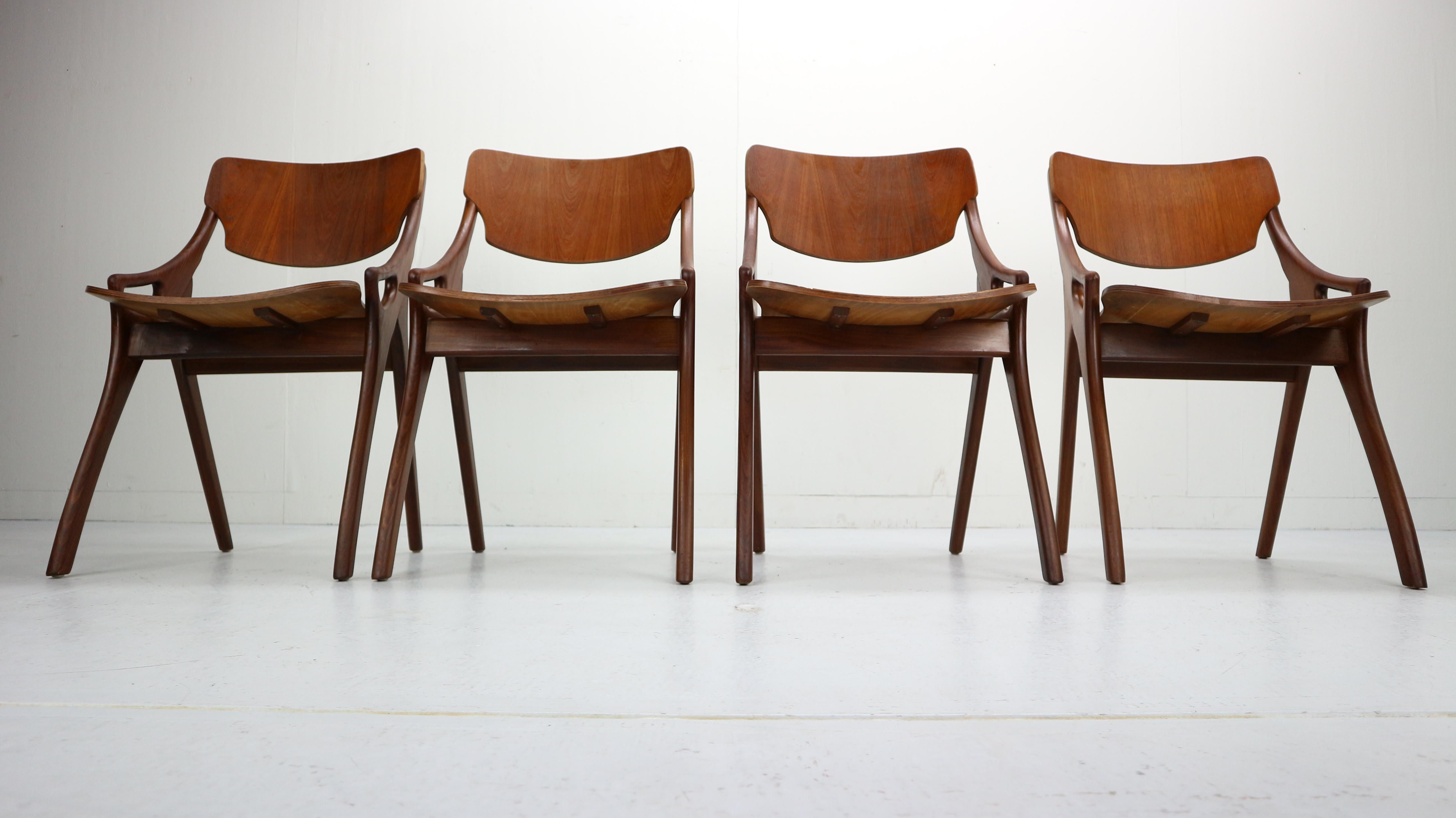 Set of 4 Arne Hovmand Olsen for Mogens Kold Teak Dining Chairs, Denmark, 1960s In Good Condition In The Hague, NL