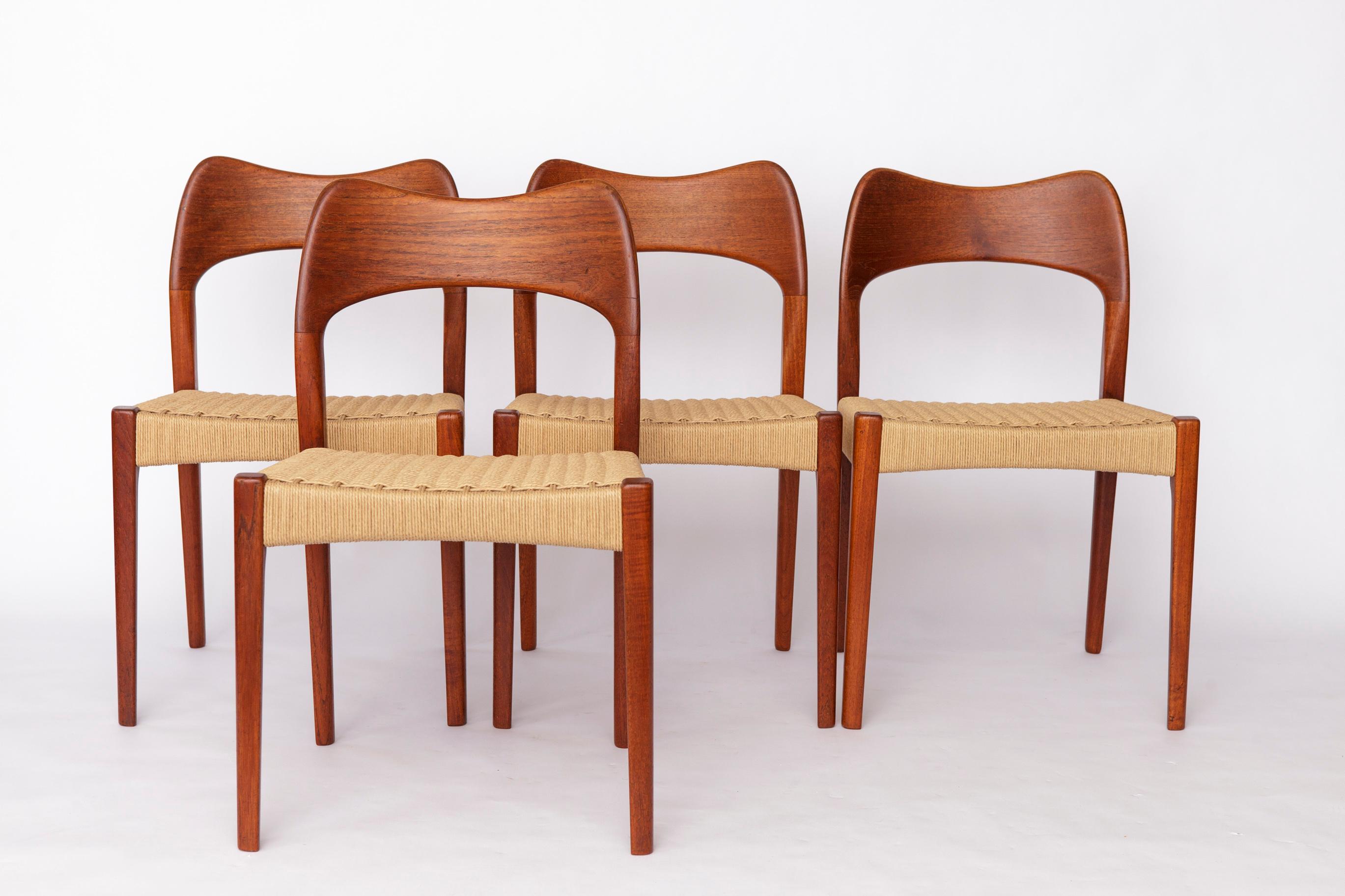 Mid-Century Modern Set of 4 Arne Hovmand-Olsen Teak Dining Chairs for Mogens Kold, 1960s  Danish For Sale