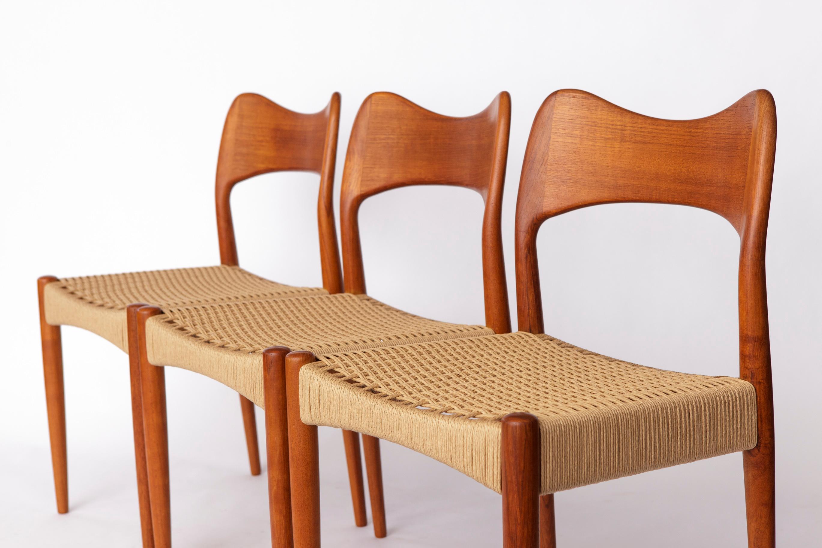 Set of 4 Arne Hovmand-Olsen Teak Dining Chairs for Mogens Kold, 1960s  Danish For Sale 1