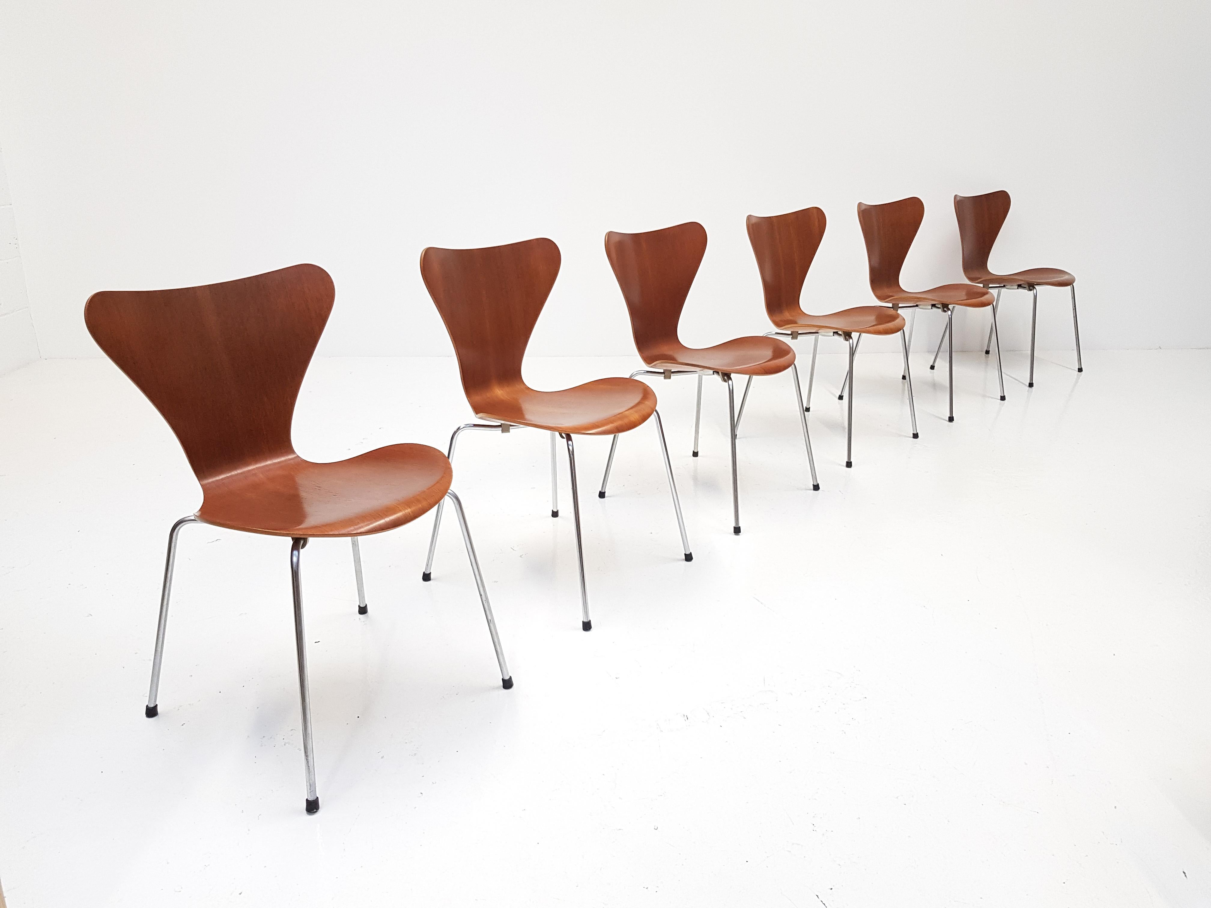 Scandinavian Modern Set of 6 Arne Jacobsen 
