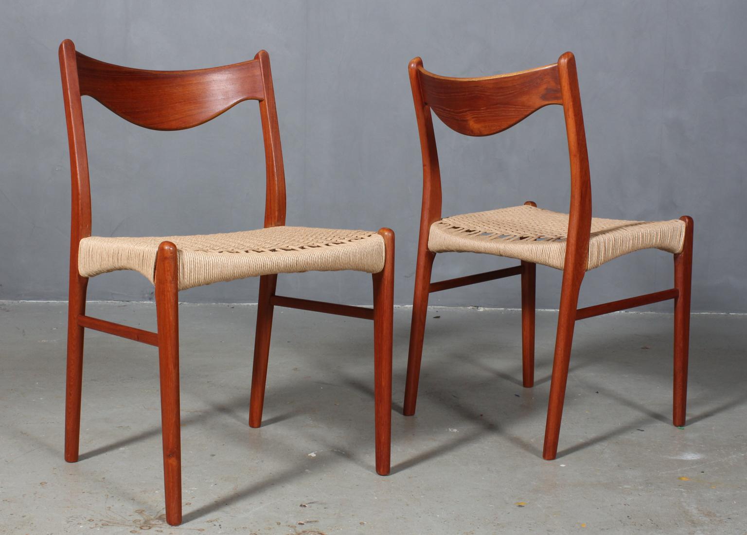 Scandinavian Modern Set of 4 Arne Wahl Dining Chairs
