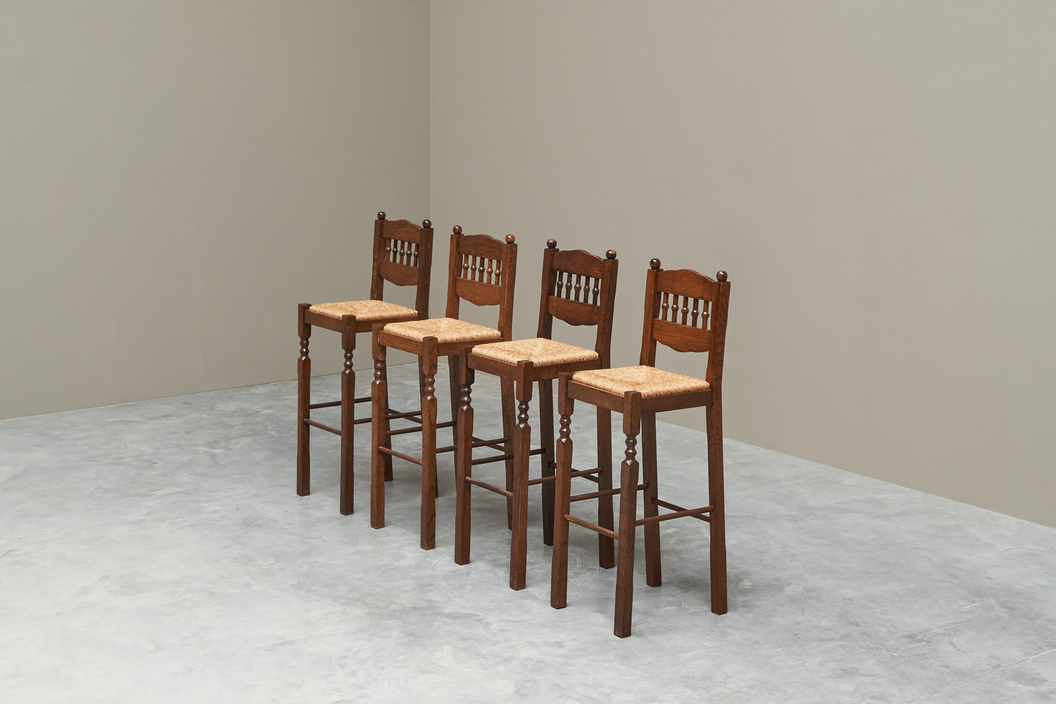 Set of 4 Art Deco Bar Stools in Solid Oak and Rush 1940s In Good Condition In Meer, VAN