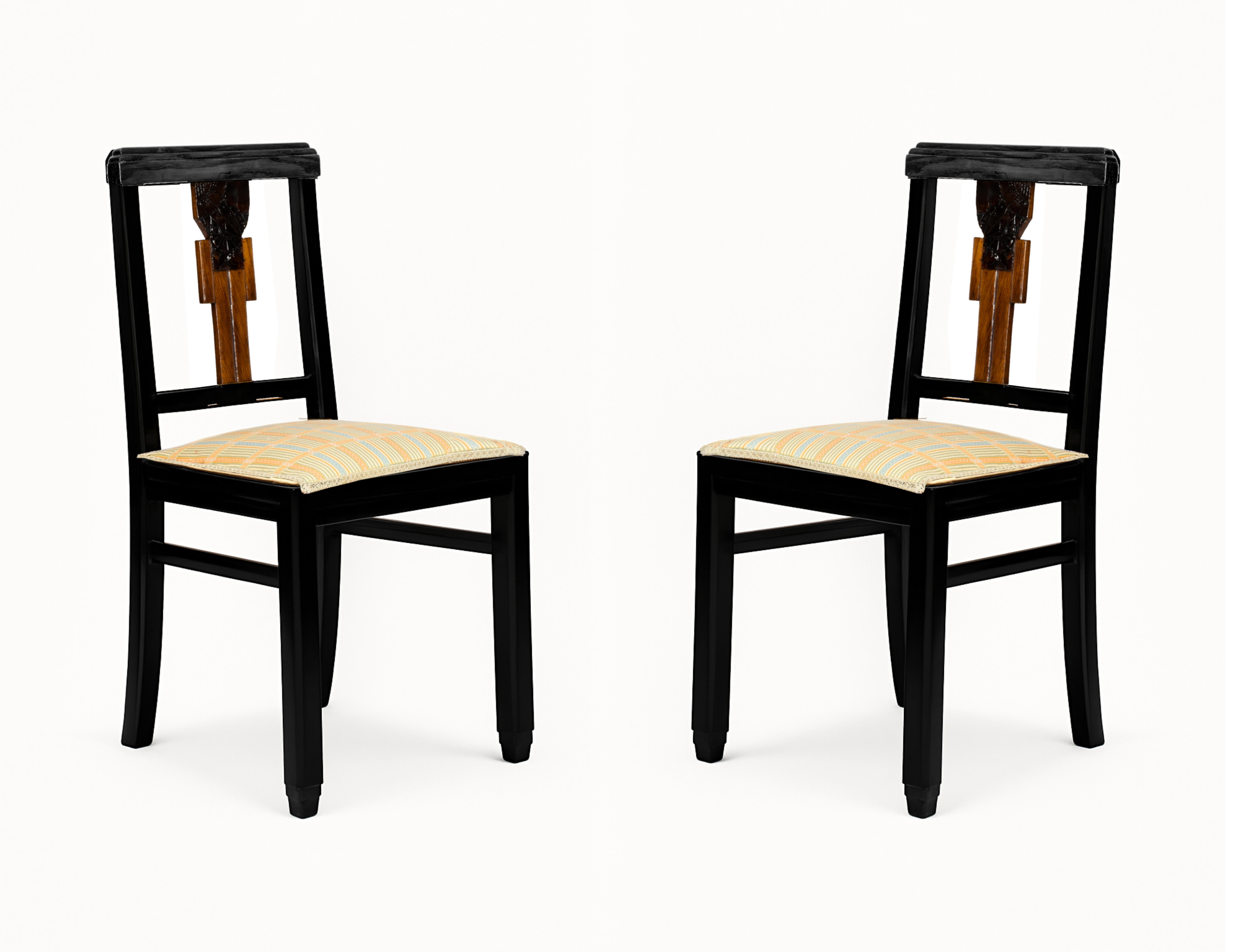 Satz von 4 schwarz lackierten Art-Déco-Stühlen, (1939-1949) (Art déco) im Angebot