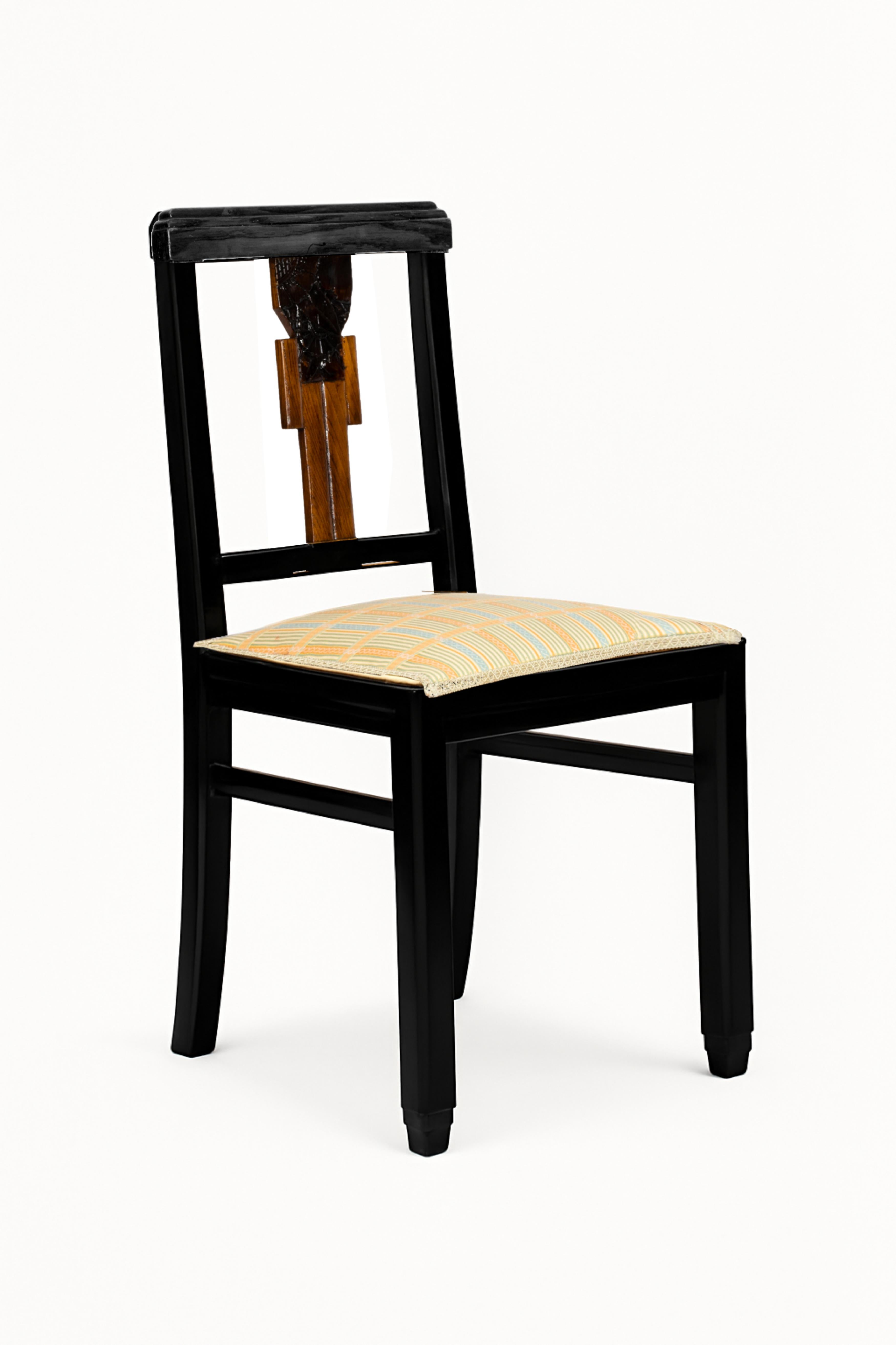 Satz von 4 schwarz lackierten Art-Déco-Stühlen, (1939-1949) (Portugiesisch) im Angebot
