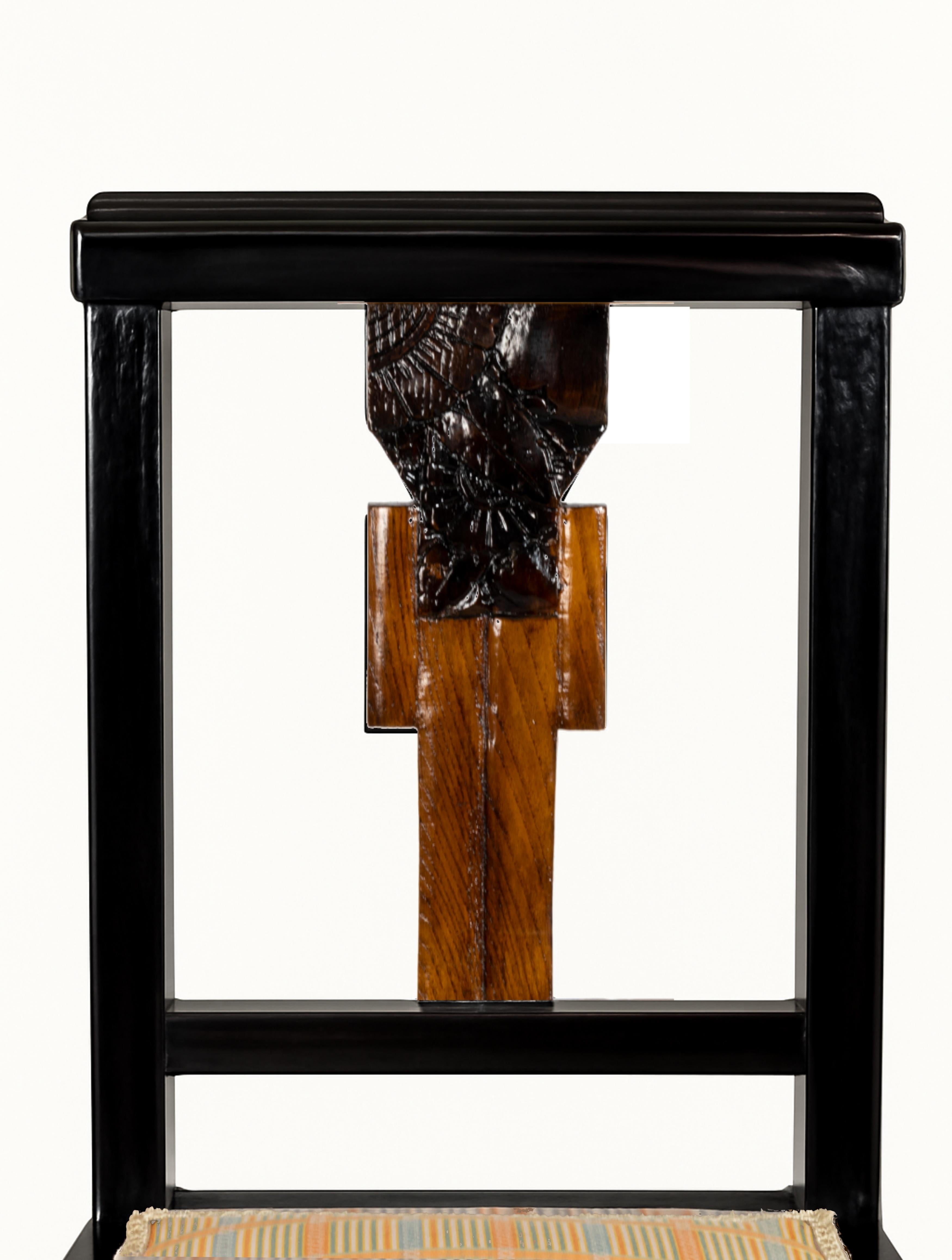 Satz von 4 schwarz lackierten Art-Déco-Stühlen, (1939-1949) im Angebot 2