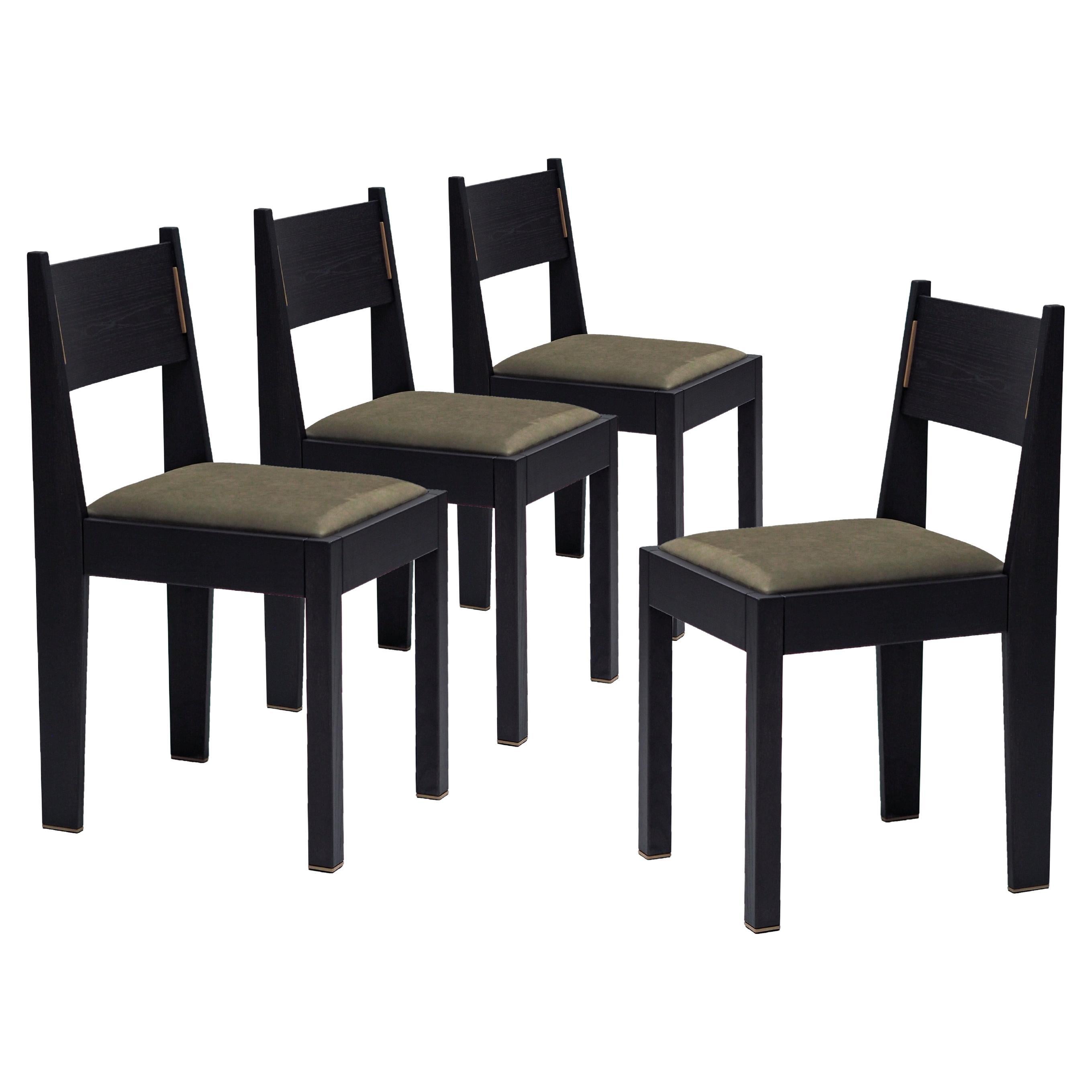 Ensemble de 4 chaises Art Déco, bois de frêne noir, tapisserie en cuir et détails en laiton