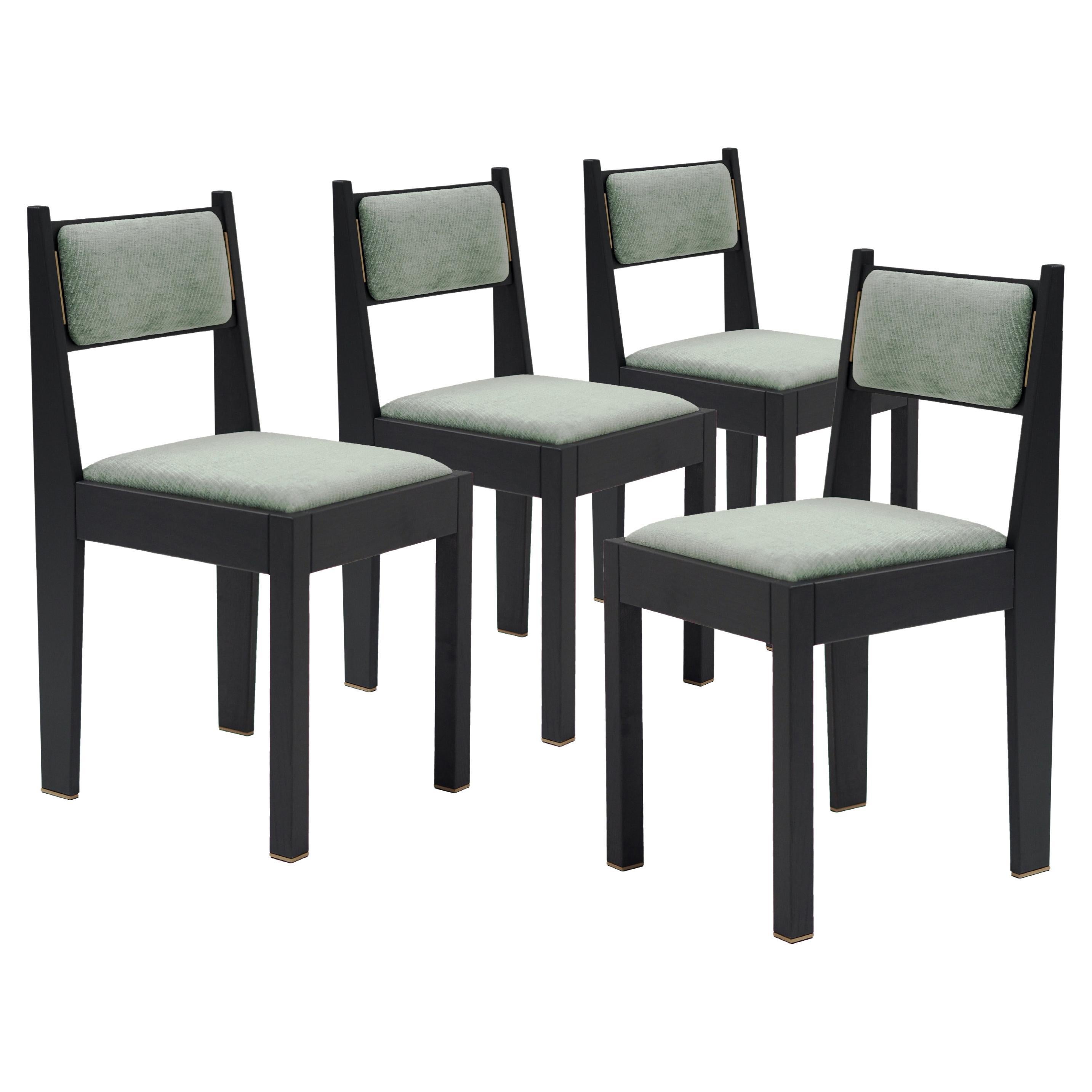 Ensemble de 4 chaises Art Déco, bois de frêne noir, tapisserie verte et détails en laiton en vente