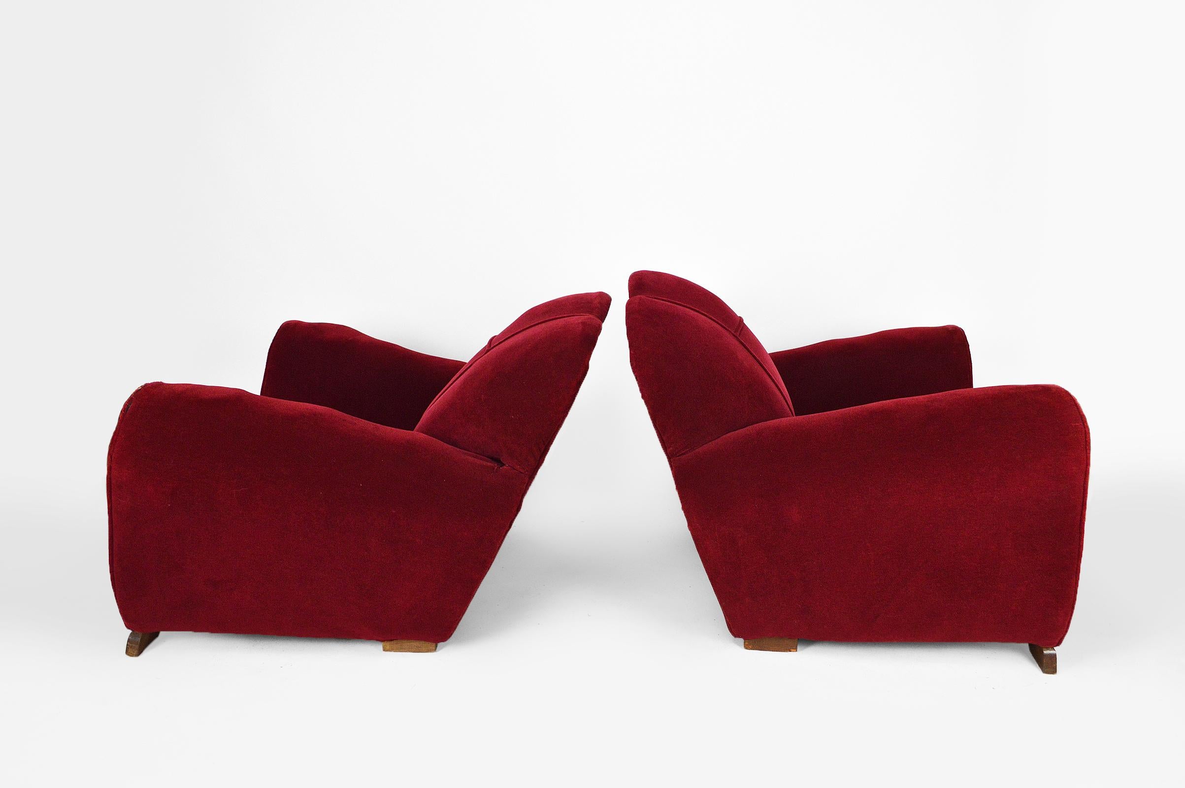 Set of 4 Art Deco Club Chairs in Red Velvet, France, circa 1930 In Fair Condition In VÉZELAY, FR