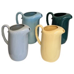 Set von 4 farbenfrohen Art-Déco-Krügen