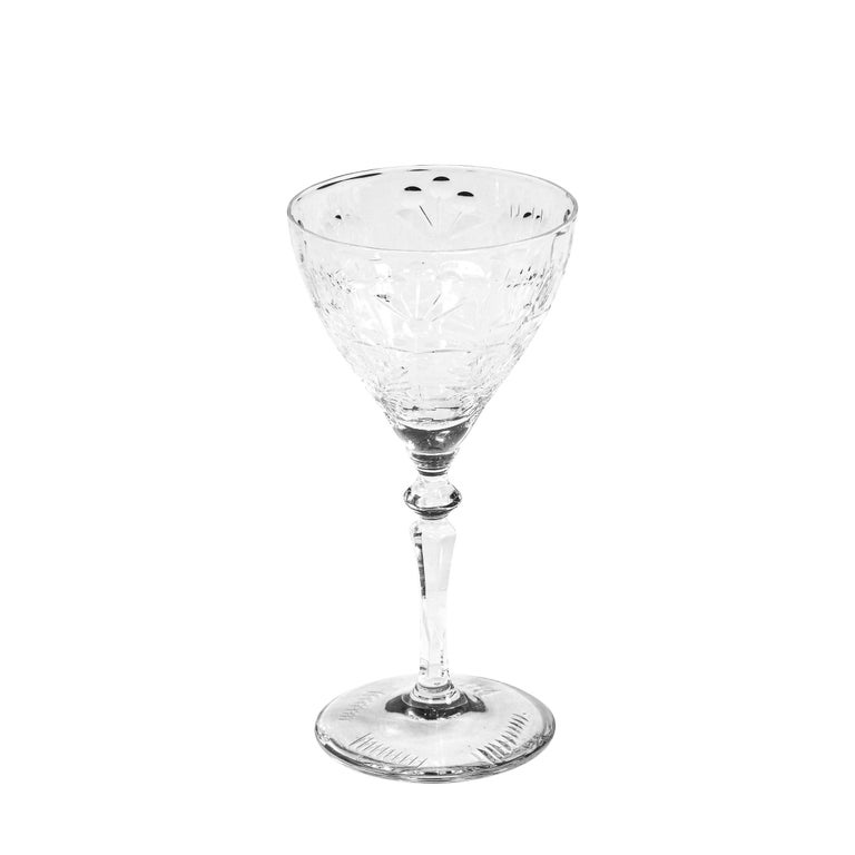 https://a.1stdibscdn.com/set-of-4-art-deco-cut-crystal-cocktail-glasses-with-foliage-motifs-for-sale-picture-2/f_7934/f_323333721674233375871/Art_Deco_Cut_Crystal_Cocktail_Glasses_with_Foliage_Motifs_High_Style_Deco_1_master.jpg?width=768