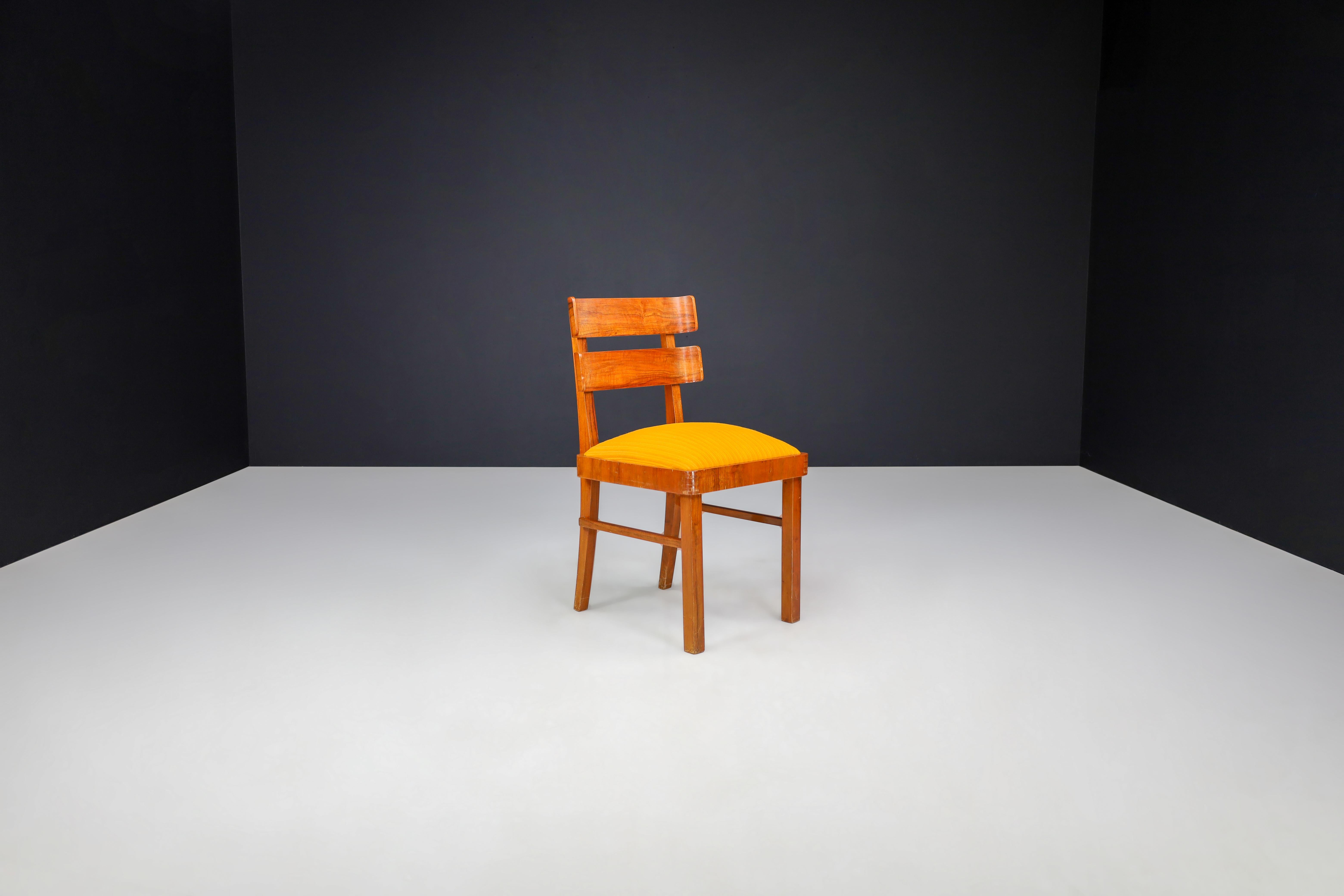 Set of 4 Art Deco Dining Chairs Attributed to Jindřich Halabala, CZ 1930 In Good Condition For Sale In Almelo, NL