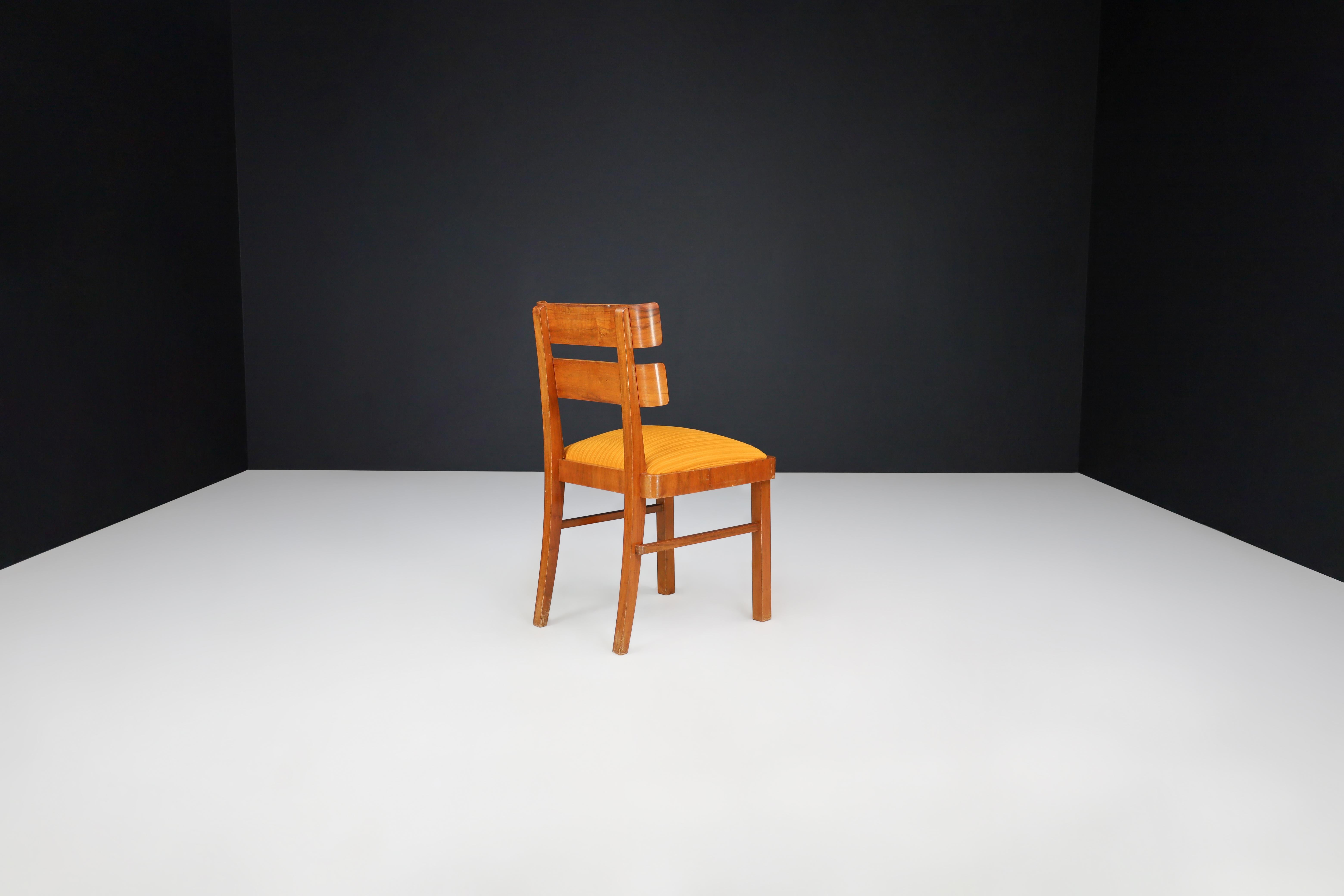 Mid-20th Century Set of 4 Art Deco Dining Chairs Attributed to Jindřich Halabala, CZ 1930 For Sale