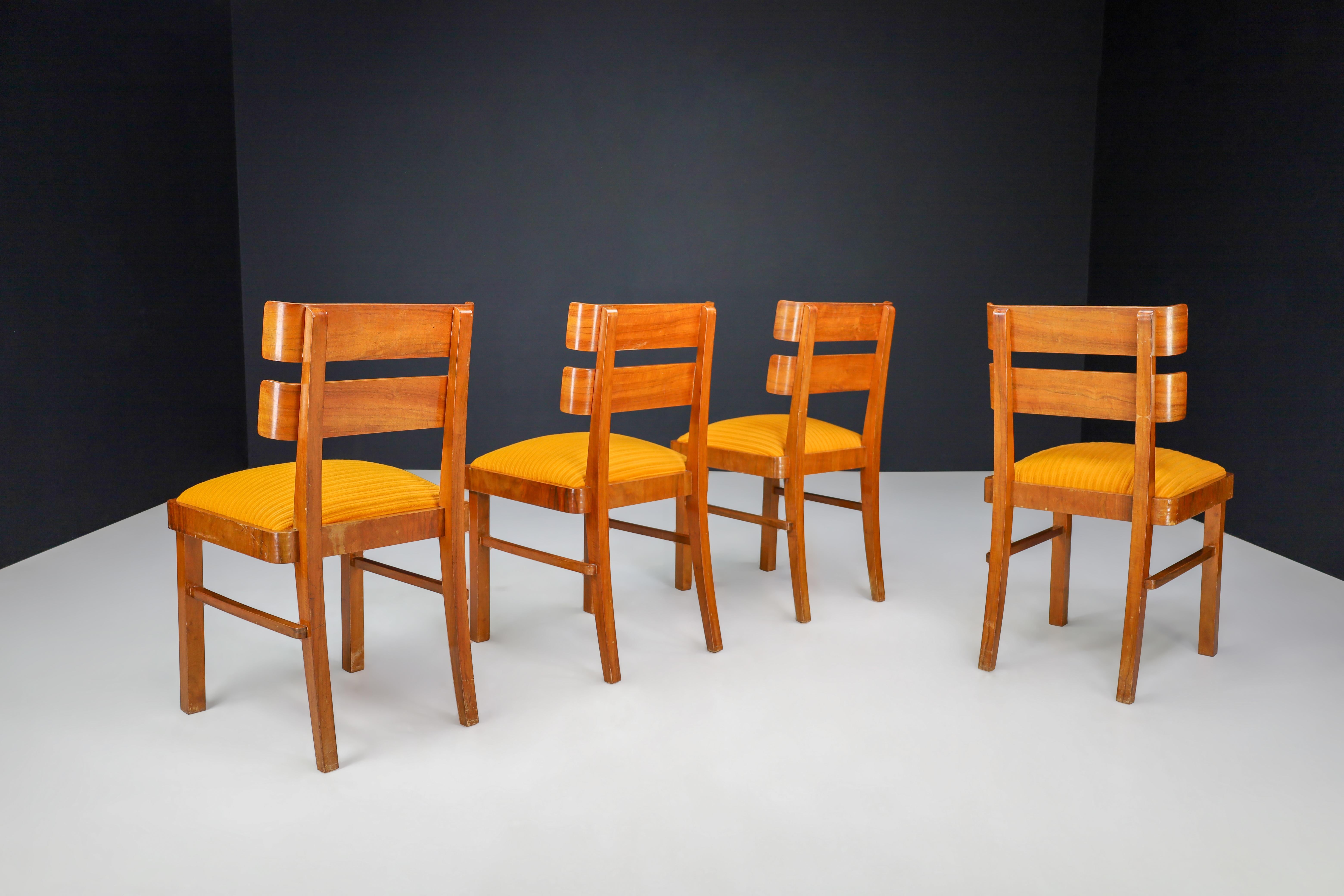 Set of 4 Art Deco Dining Chairs Attributed to Jindřich Halabala, CZ 1930 For Sale 2