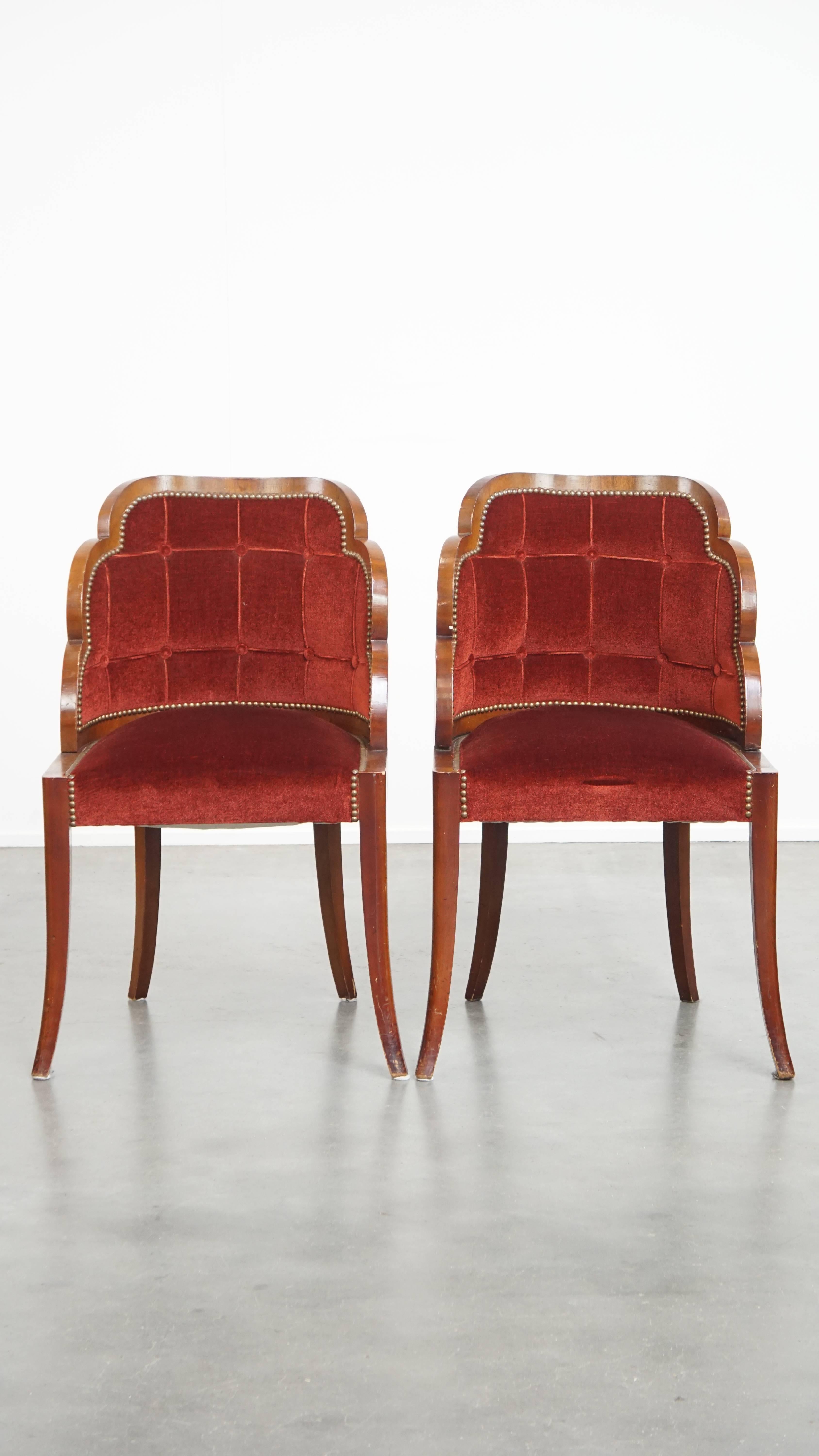 Hand-Crafted Set of 4 Art Deco Dining Chairs with Red Upholstery and Wooden Backs For Sale