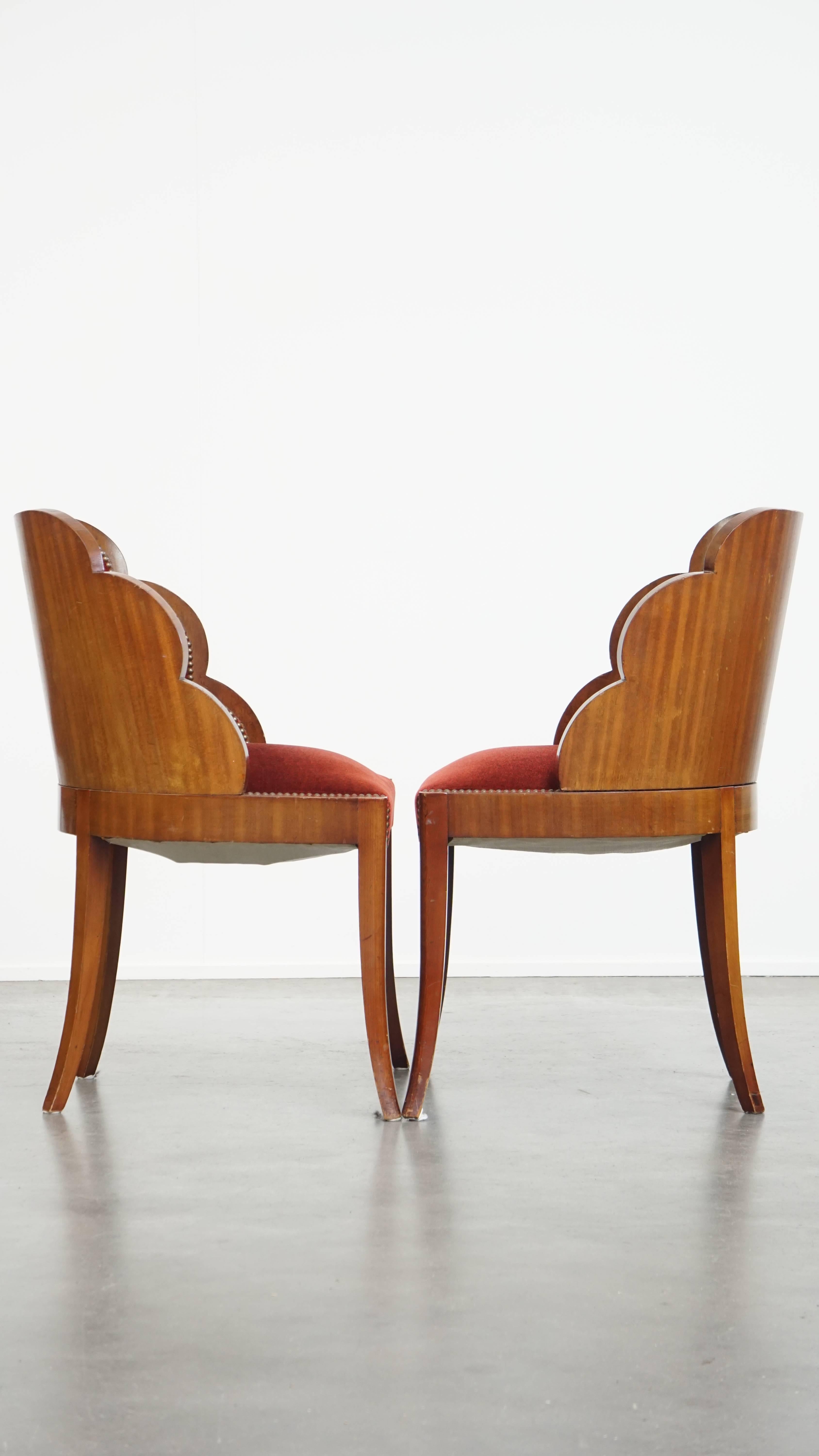 Set of 4 Art Deco Dining Chairs with Red Upholstery and Wooden Backs In Fair Condition For Sale In Harderwijk, NL