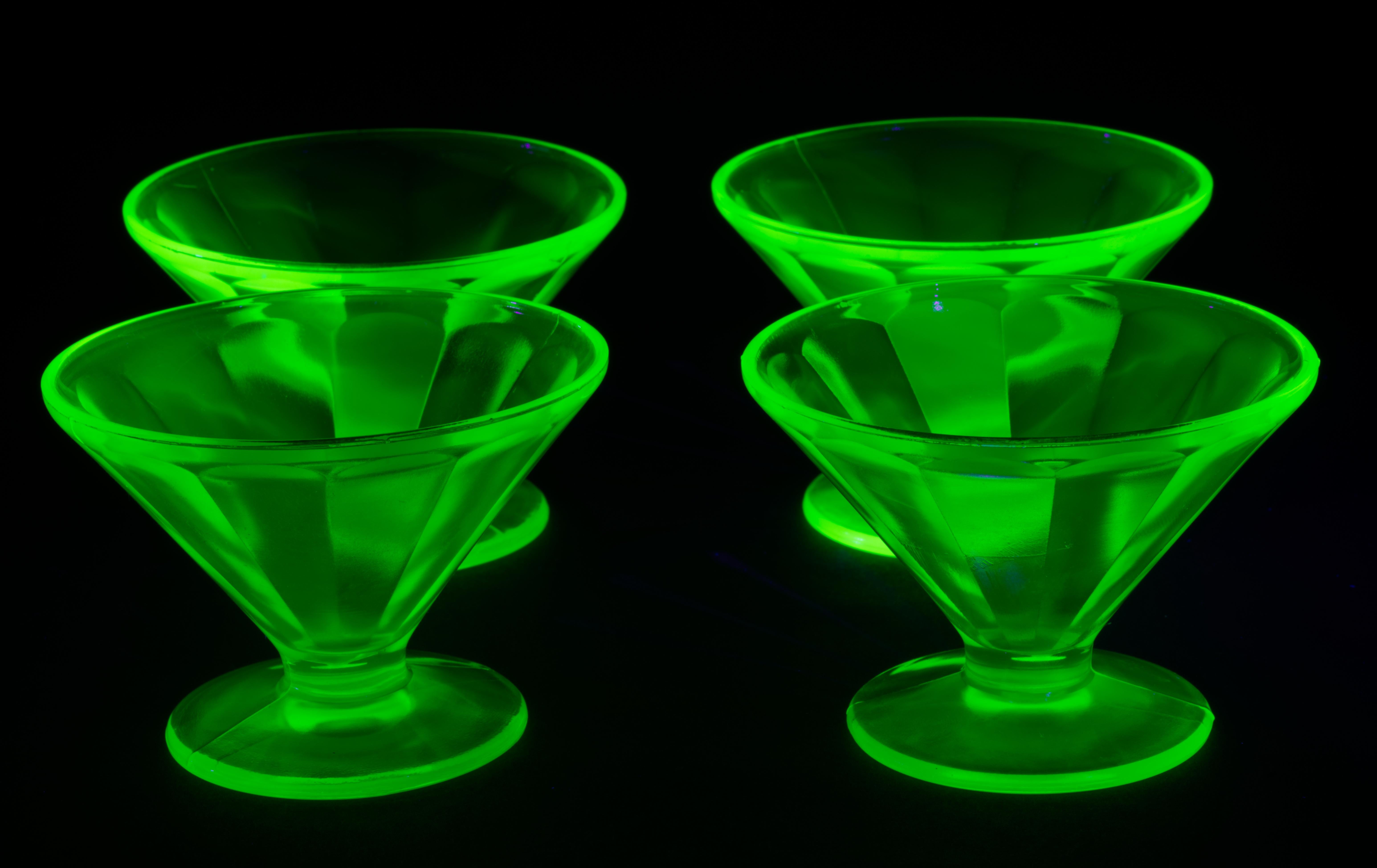 Set of 4 Art Deco Footed Bowls, Uranium Vaseline Depression Glass, Glows in UV In Good Condition In Clifton Springs, NY