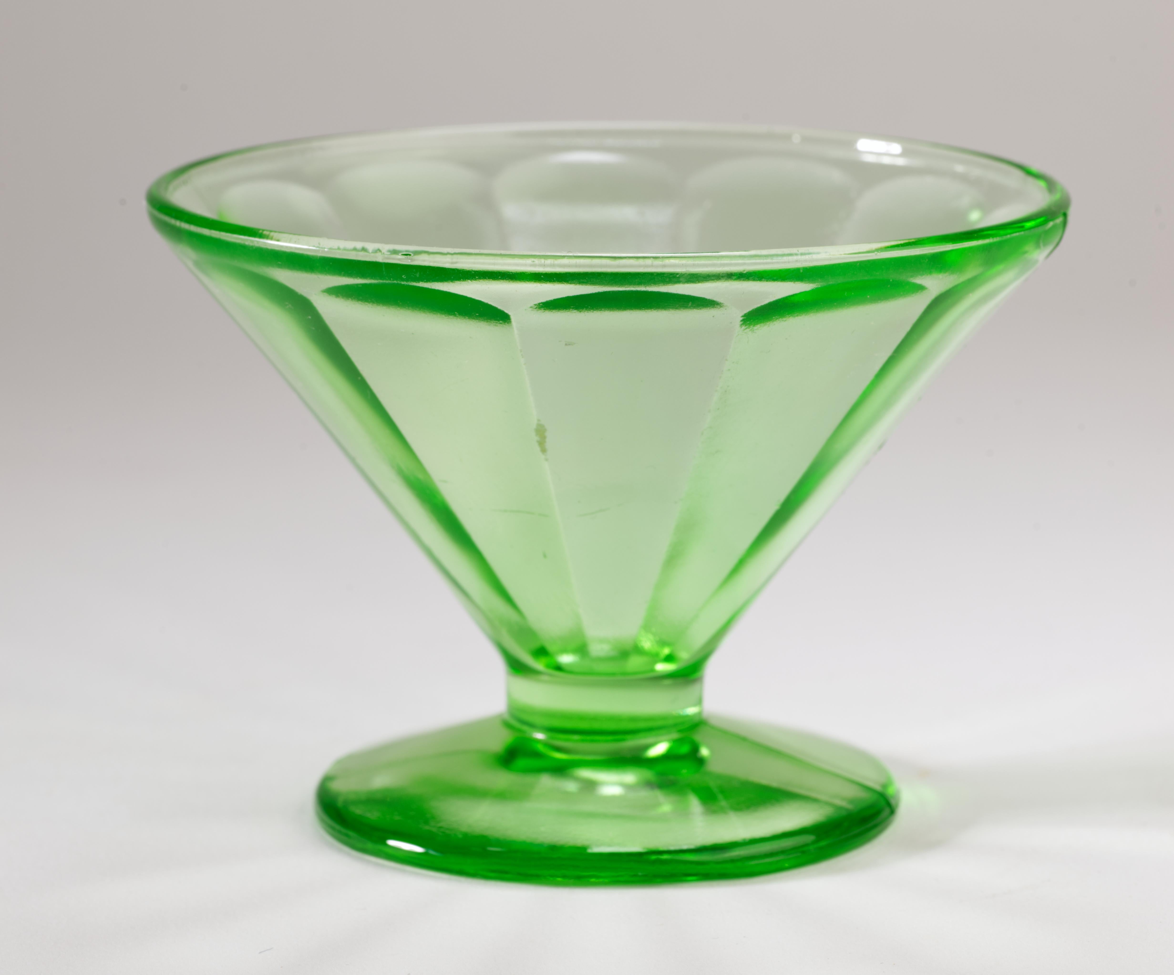 20th Century Set of 4 Art Deco Footed Bowls, Uranium Vaseline Depression Glass, Glows in UV
