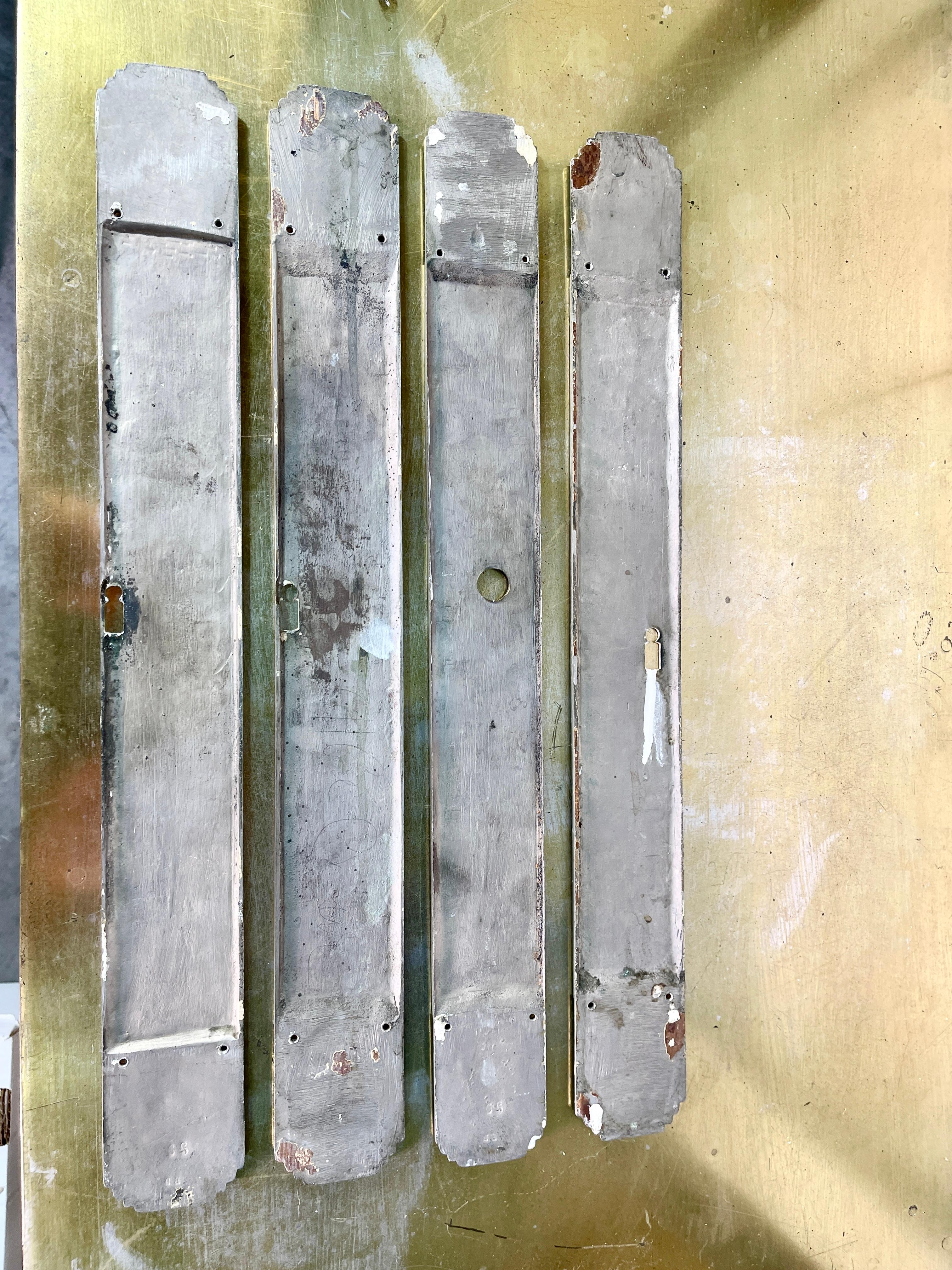 Plaqué Ensemble de 4 plaques de trou de serrure Art Déco en nickel poli pour gratte-ciel en vente