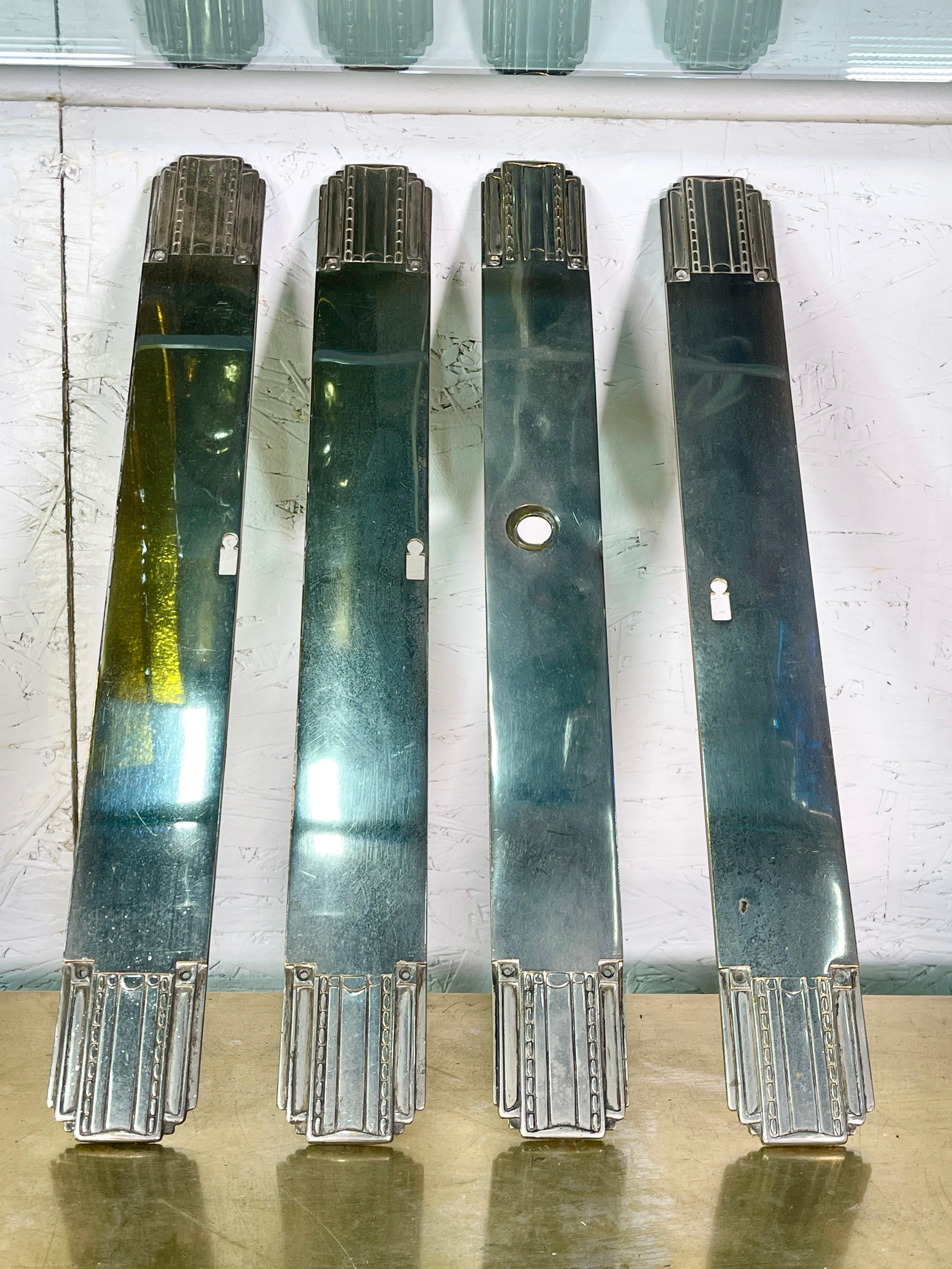 Nickel Ensemble de 4 plaques de trou de serrure Art Déco en nickel poli pour gratte-ciel en vente