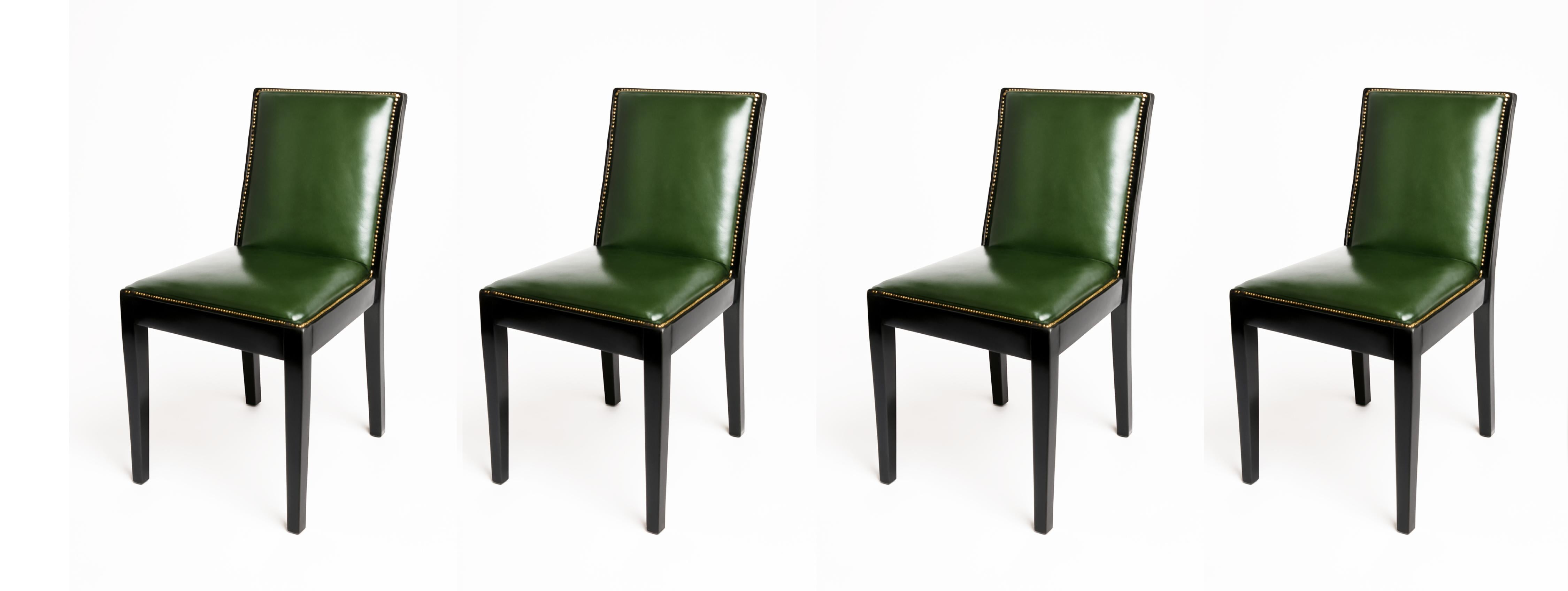 Francese Set di 4 sedie da pranzo Art Deco in pelle laccata nera, 20° secolo in vendita