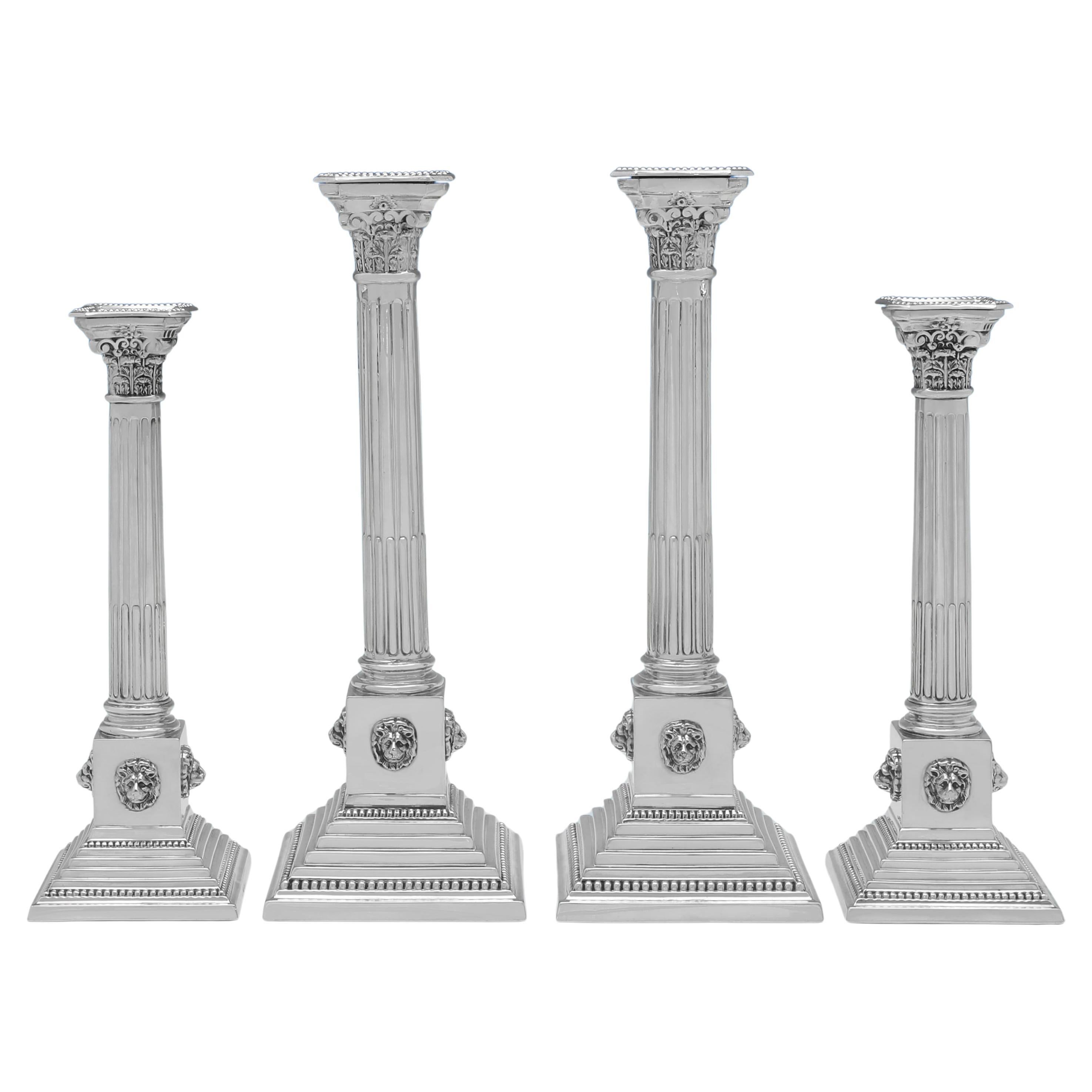 Set di 4 candelieri in argento sterling art déco di dimensioni sfalsate realizzati nel 1935