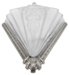 Ensemble de 4 appliques murales Art Deco par Henry Petitot, bronze et verre dépoli