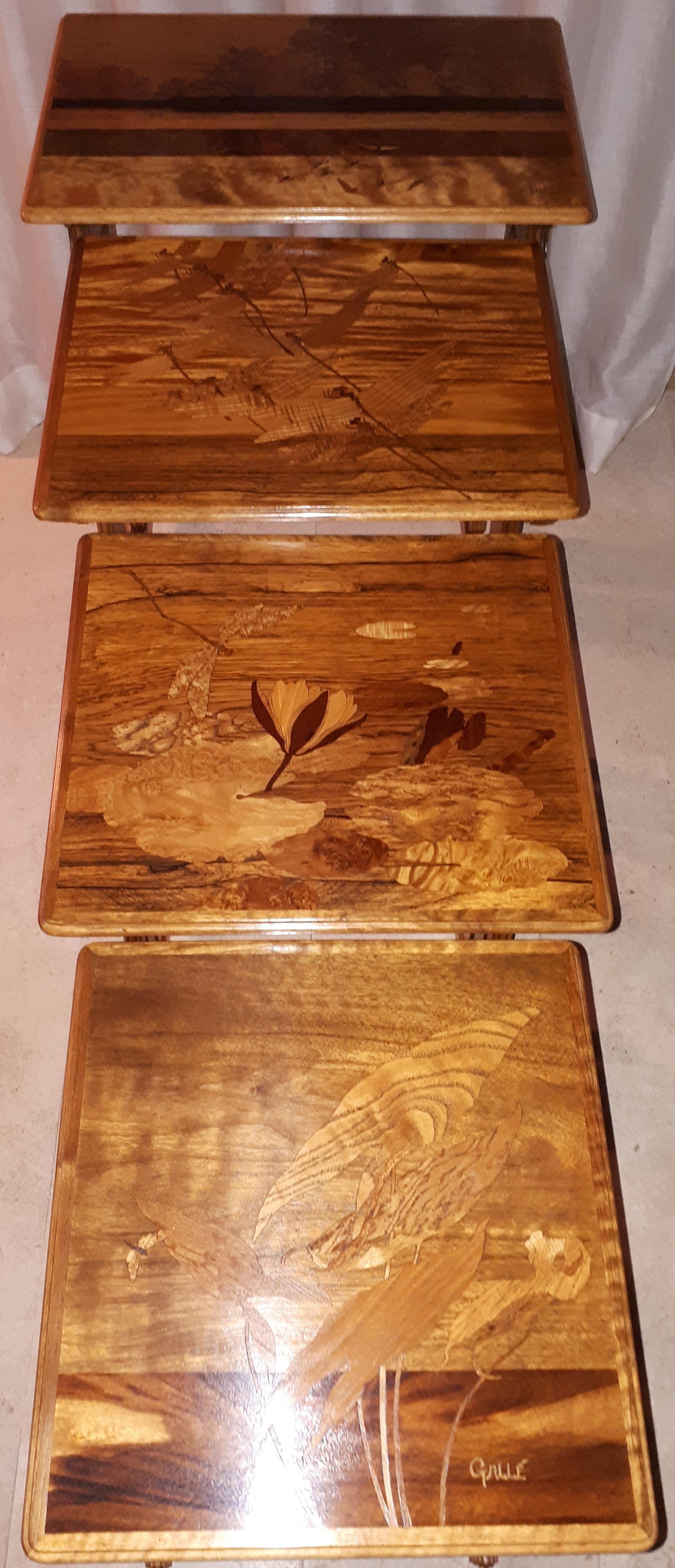 Satz von 4 Art Nouveau Gallé Libelle Nesting Tables (Walnuss) im Angebot